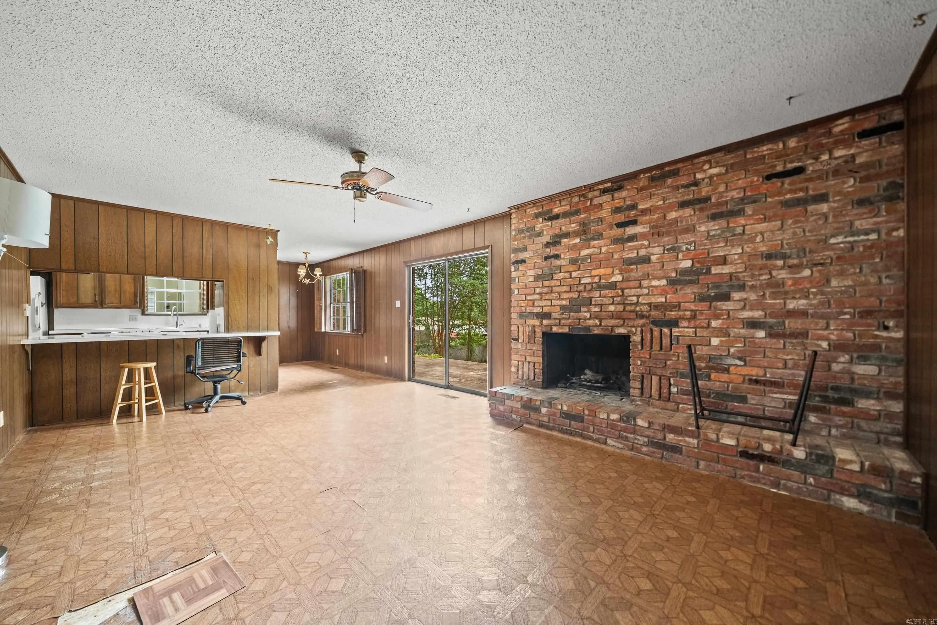 Property at 309  Mockingbird - Image 10