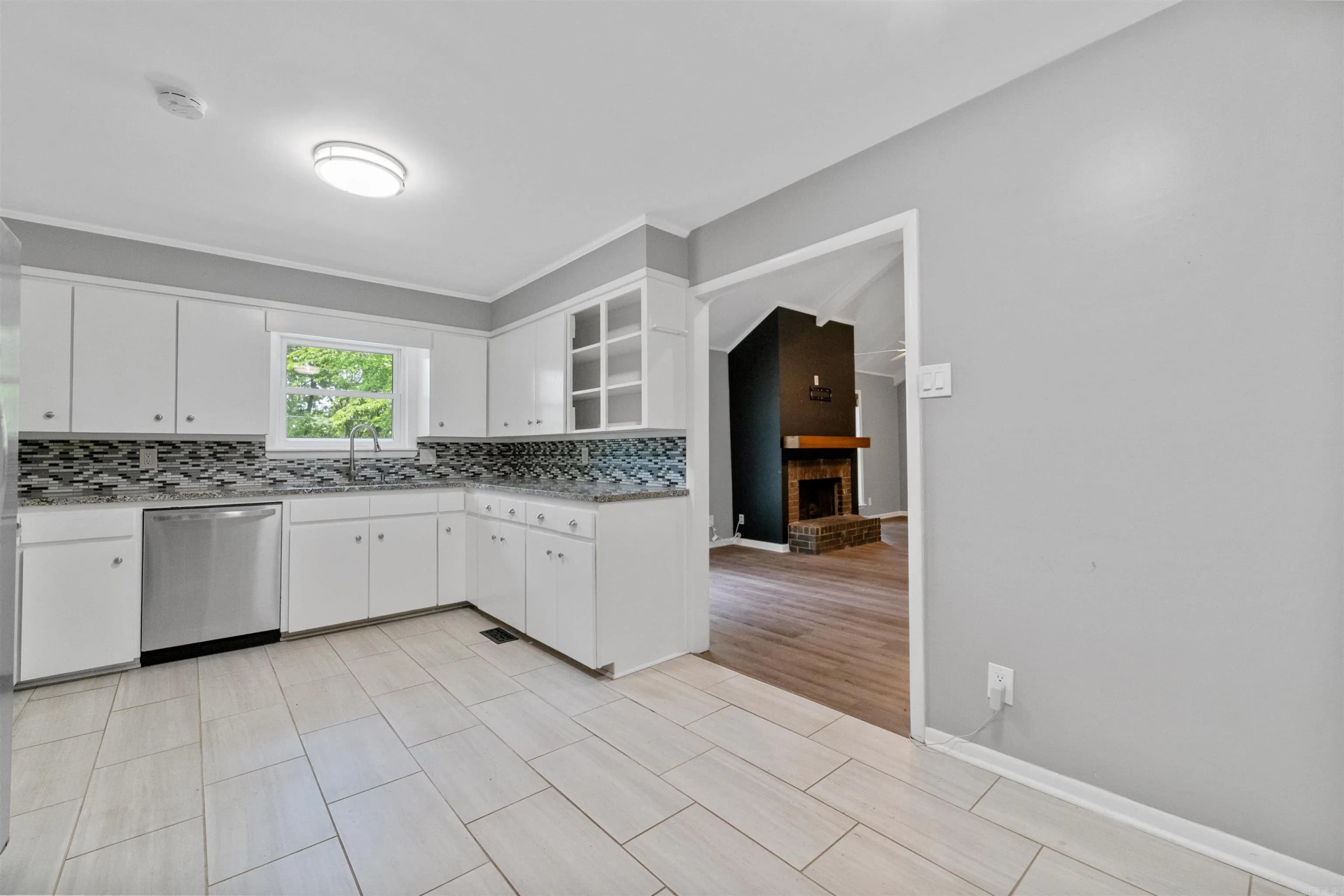 Property at 5  Greenview - Image 6