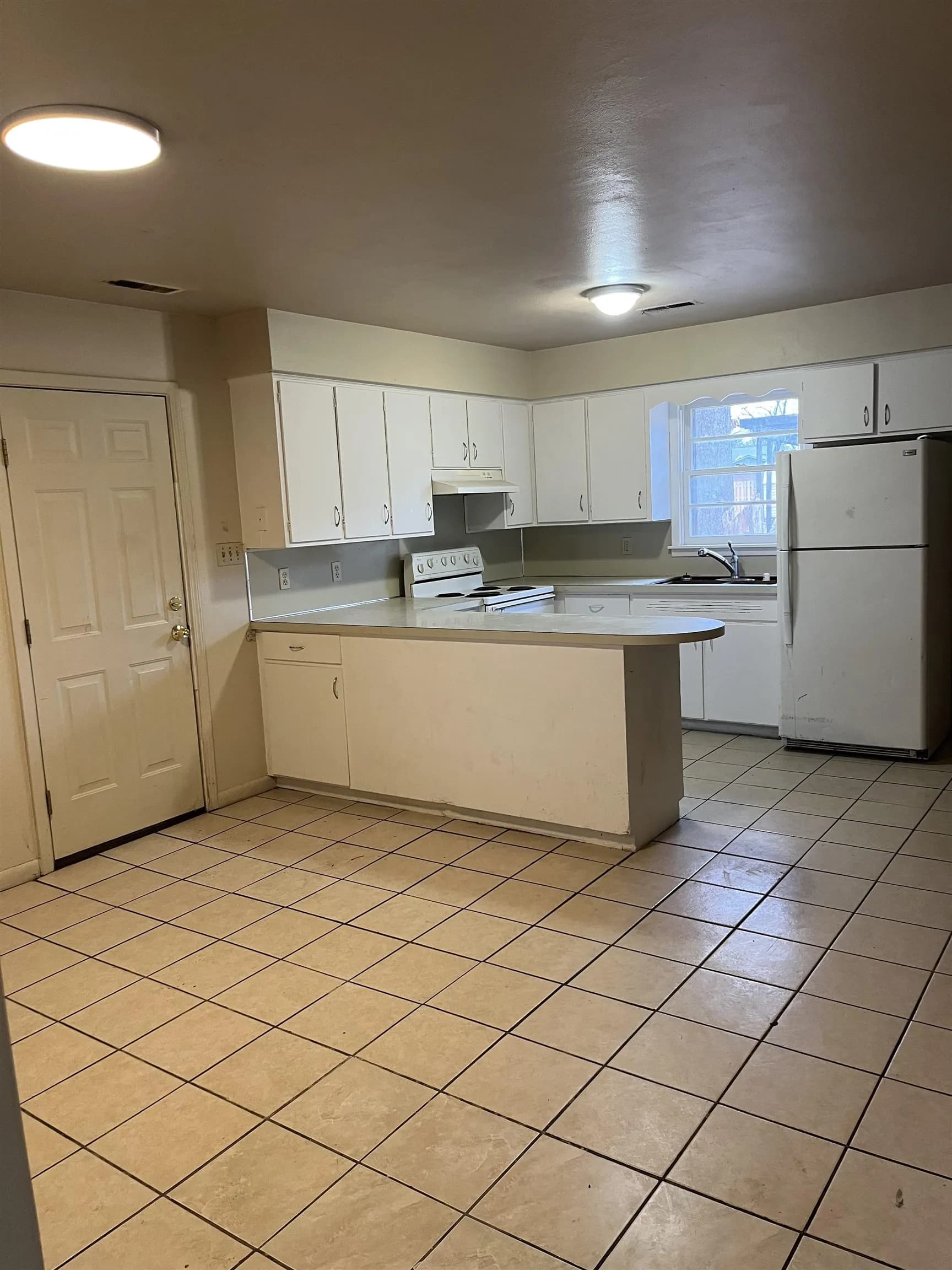 Property at 1120 W Monroe  314 Chestnut - Image 2