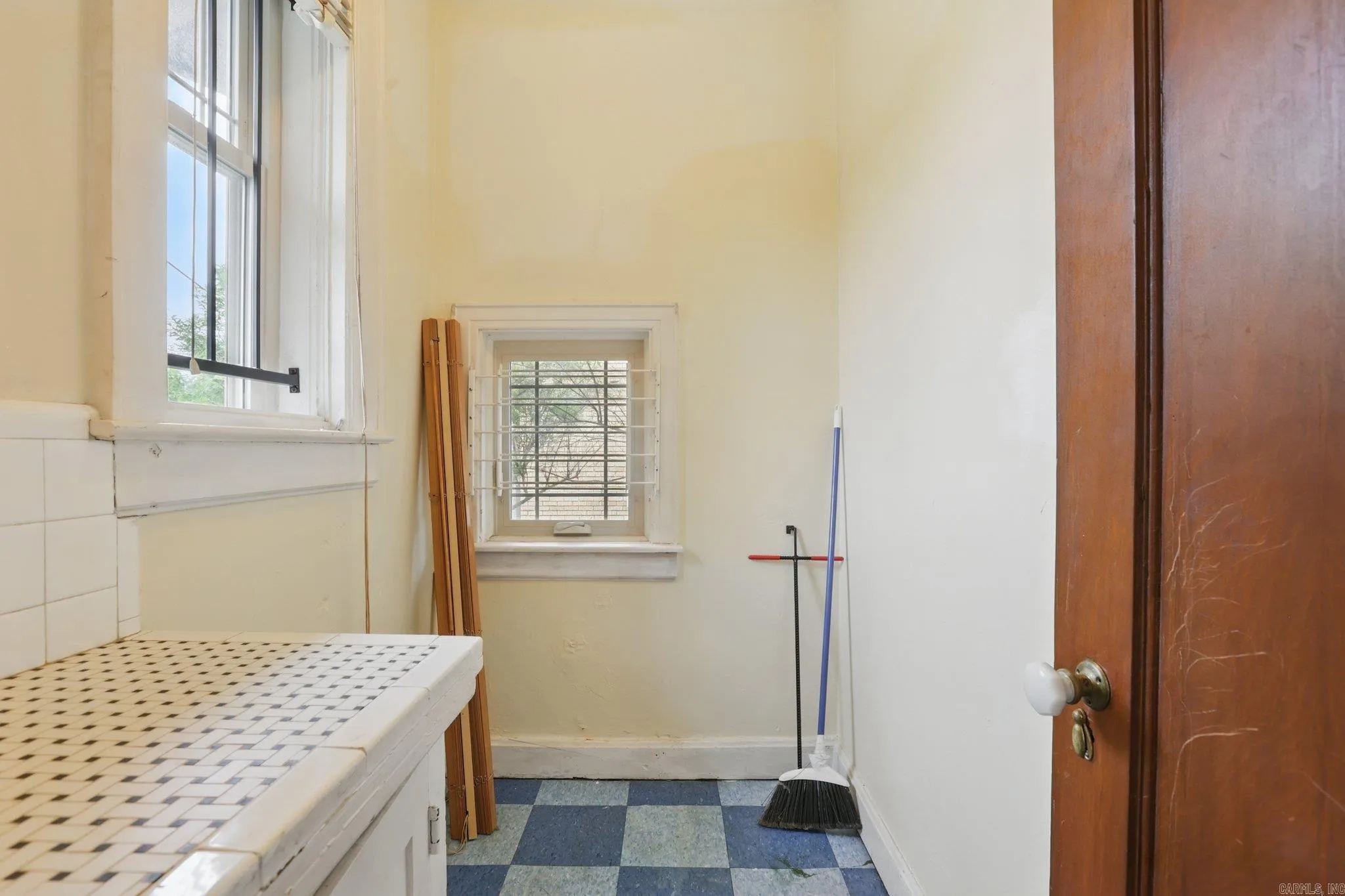 Property at 1867 S Battery - Image 10