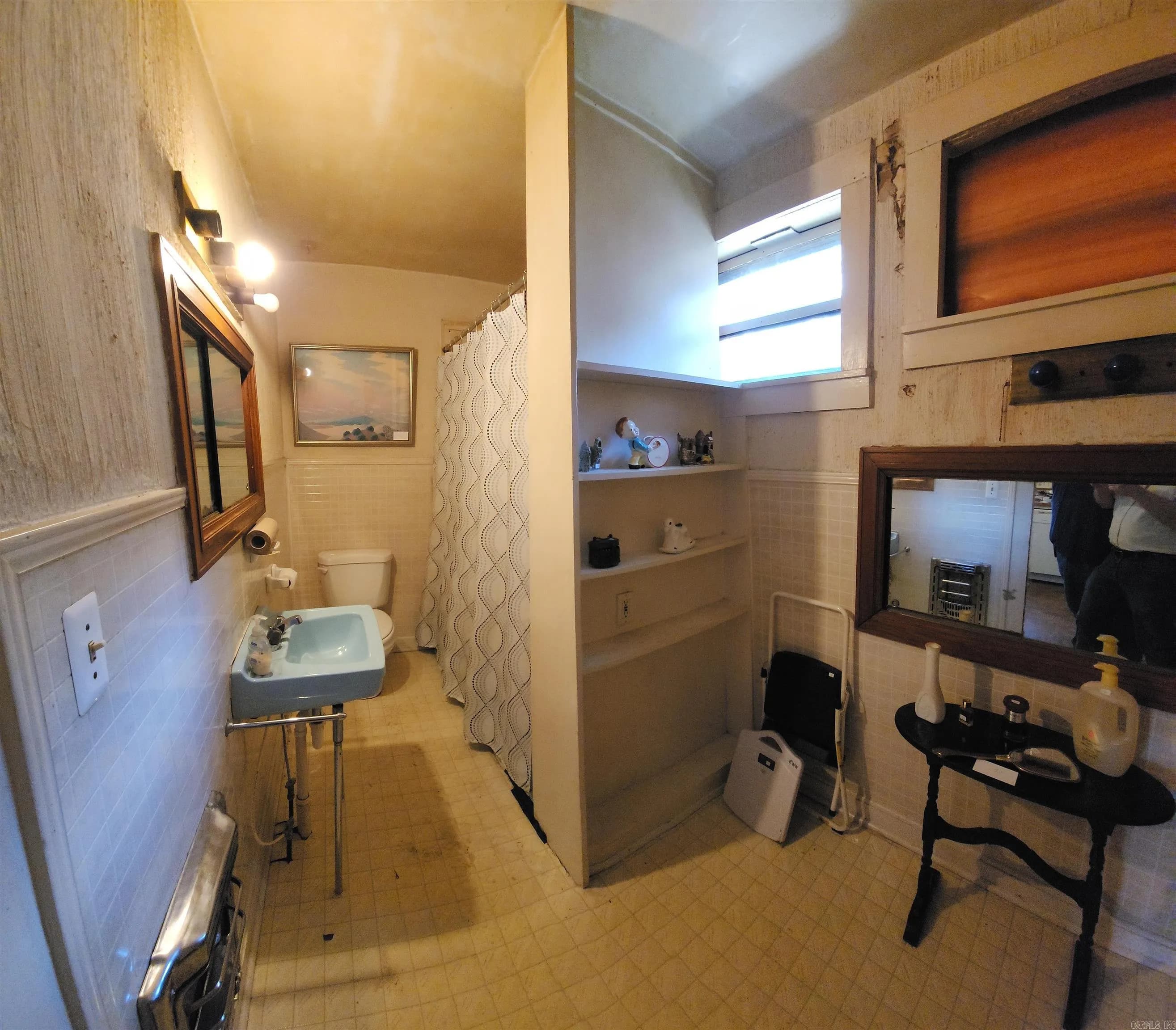 Property at 110 S Summit - Image 4