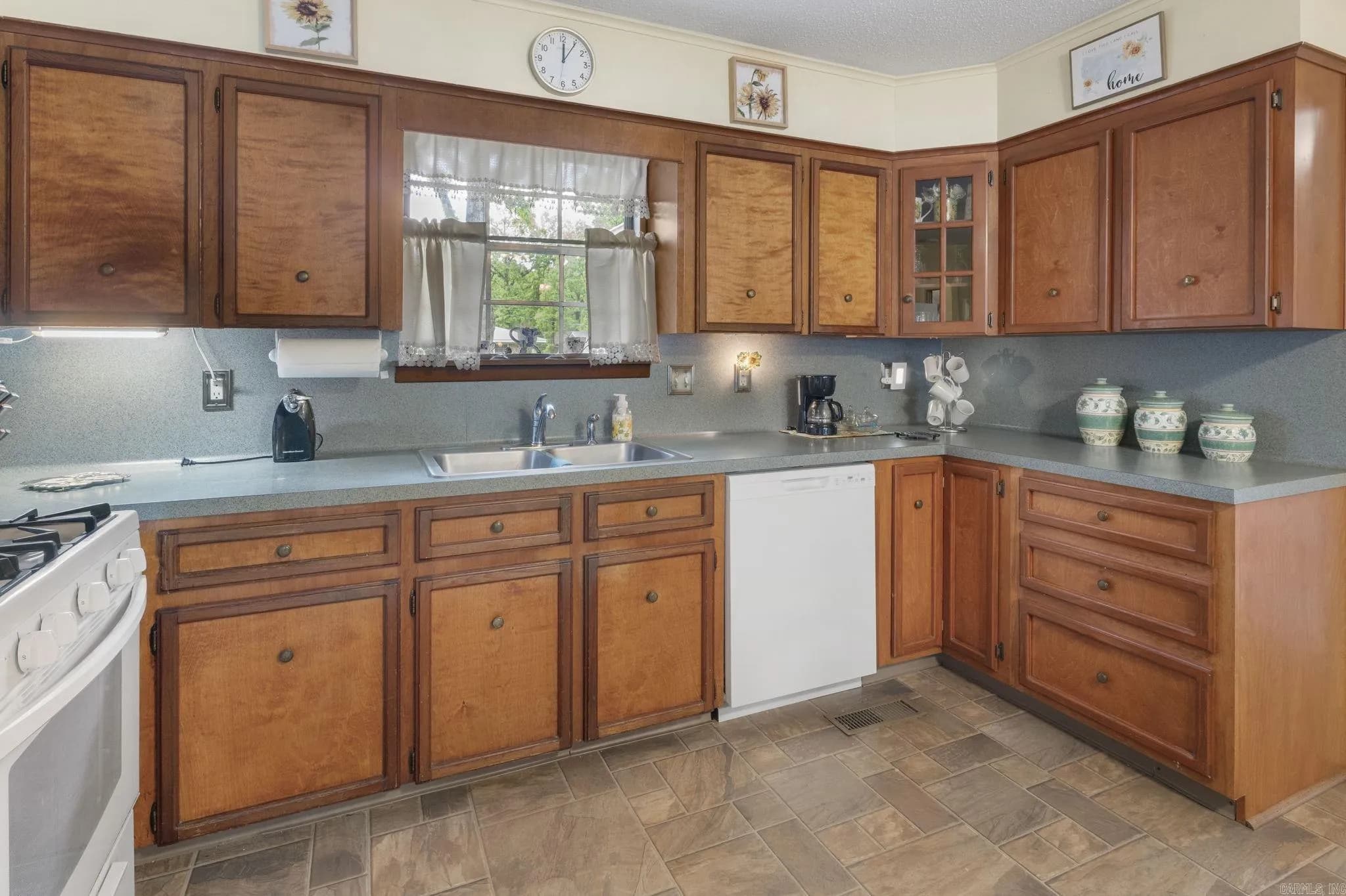 Property at 533  Melanie - Image 13