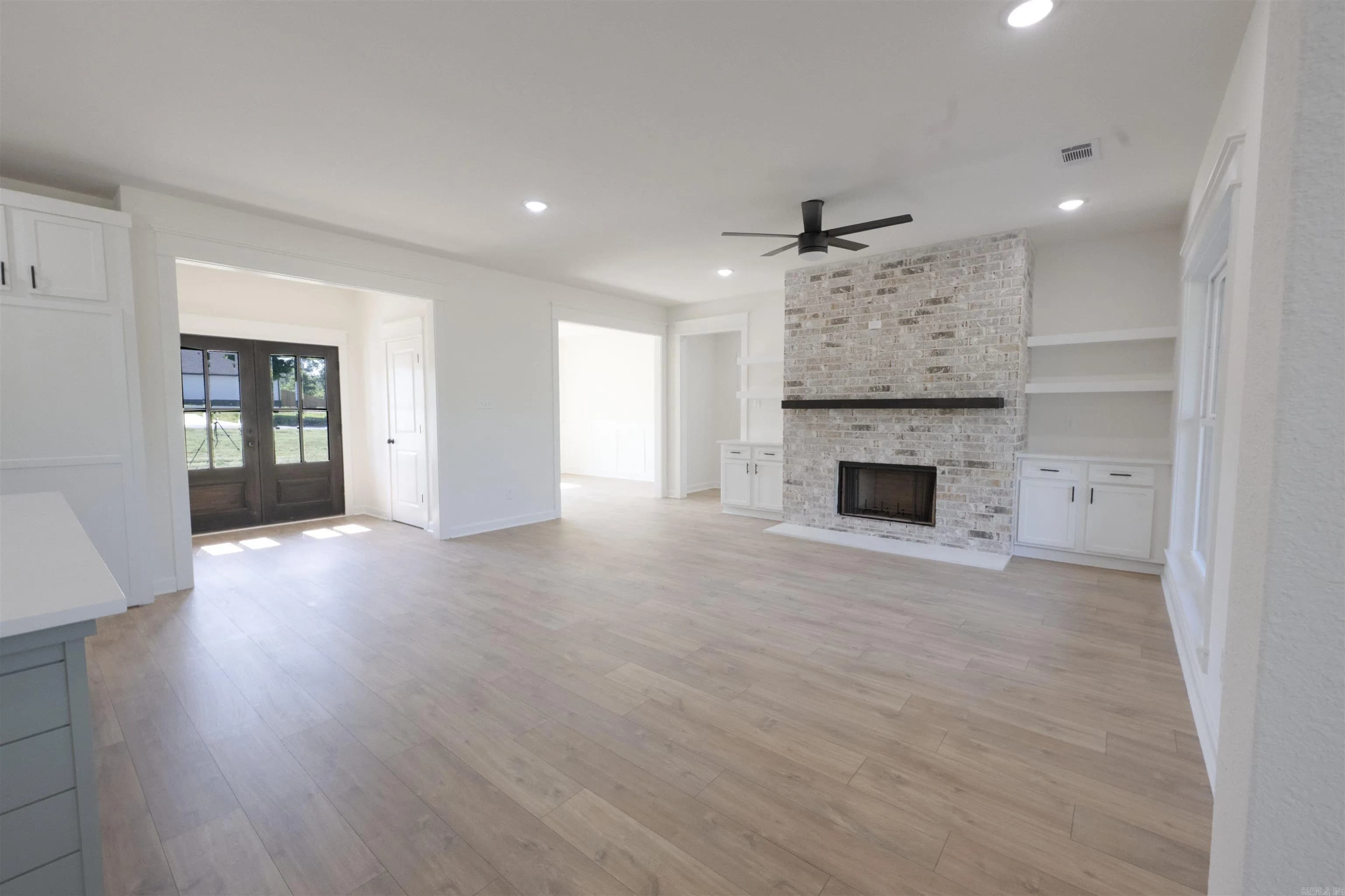 Property at 1068  Creekwood - Image 8
