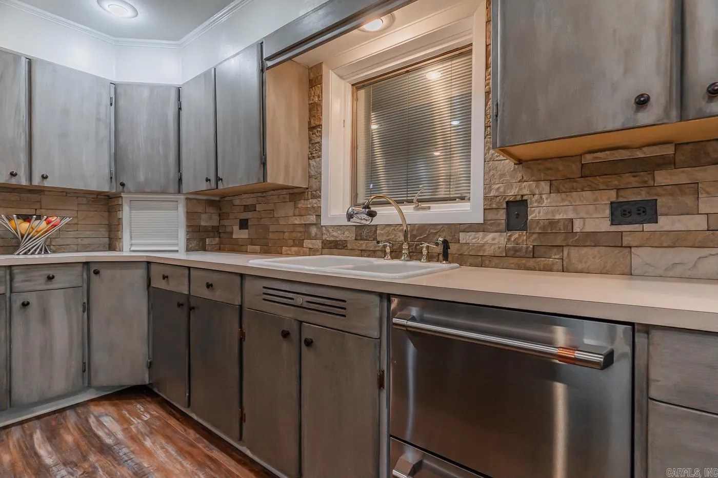 Property at 1706  Hillcrest - Image 8