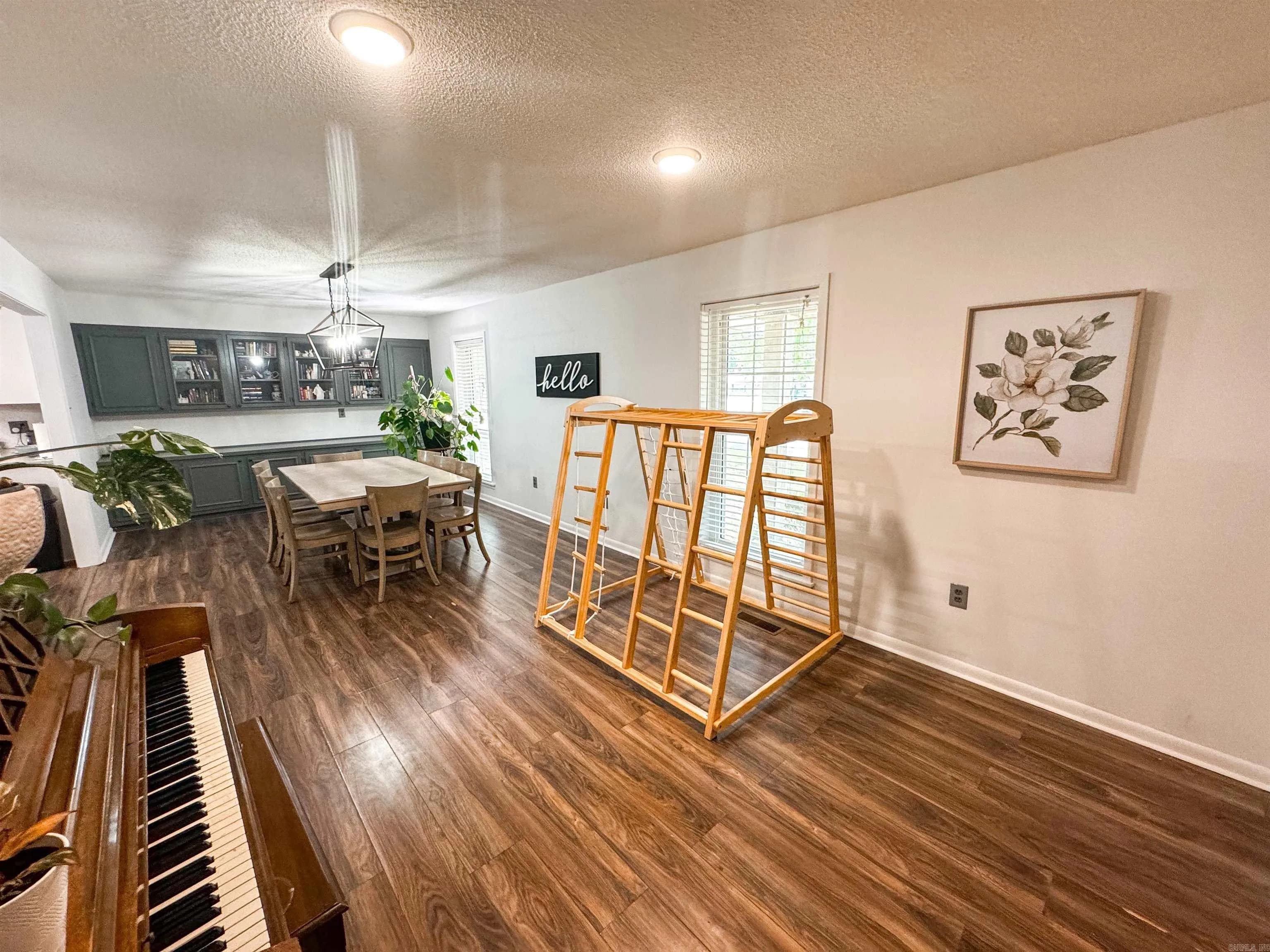 Property at 105  Liles - Image 10
