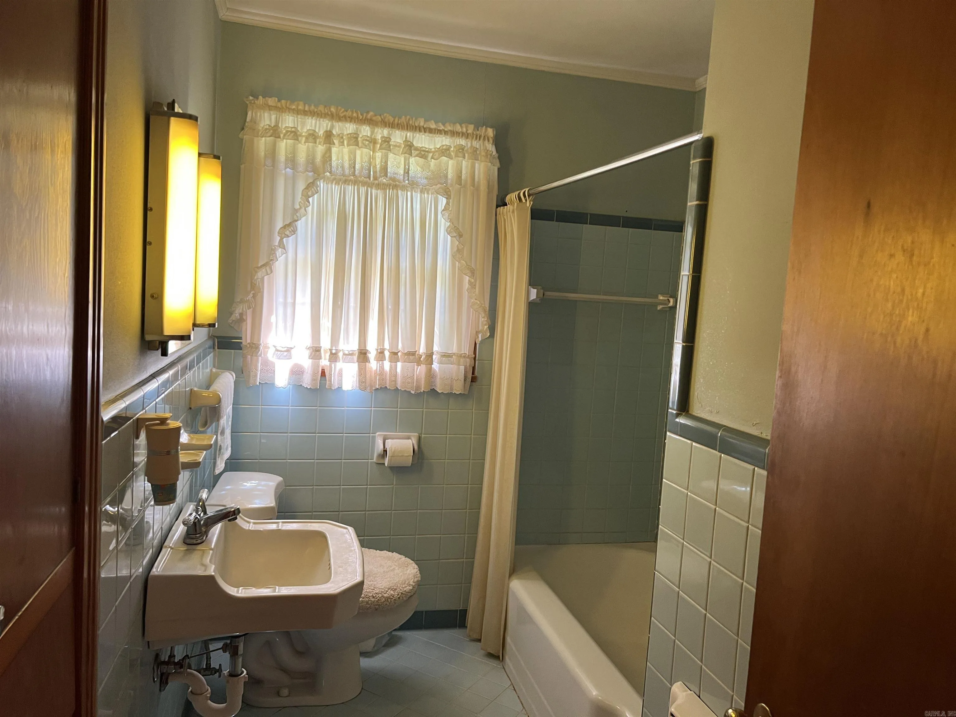 Property at 2917  Edgewood drive - Image 10