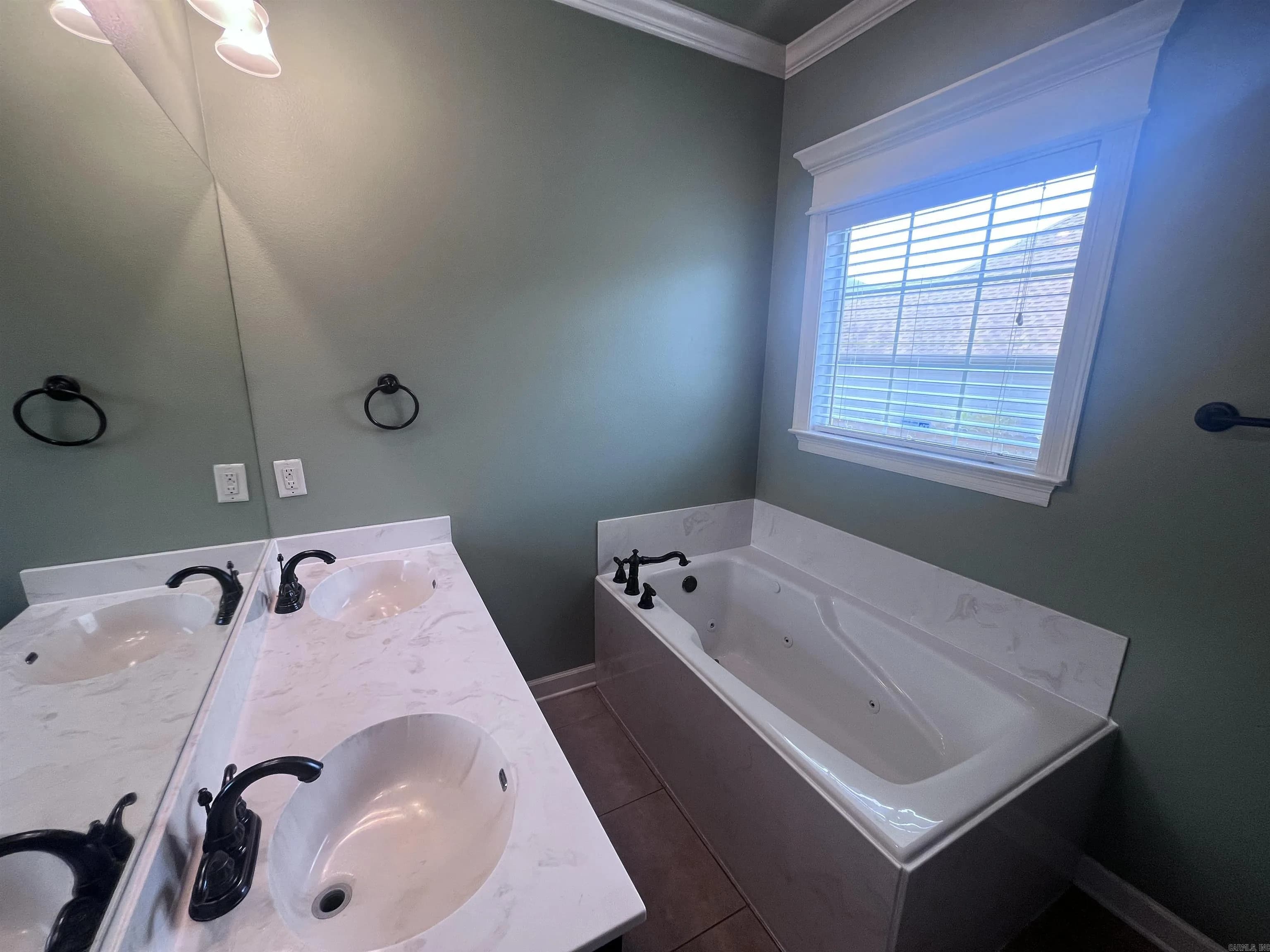 Property at 516  Crepe myrtle - Image 23