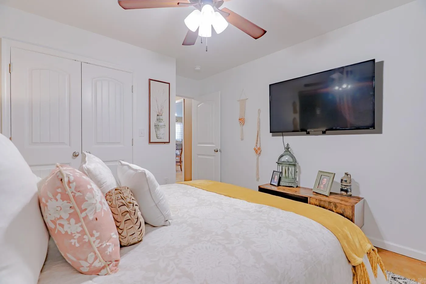 Property at 309  Elizabeth - Image 22