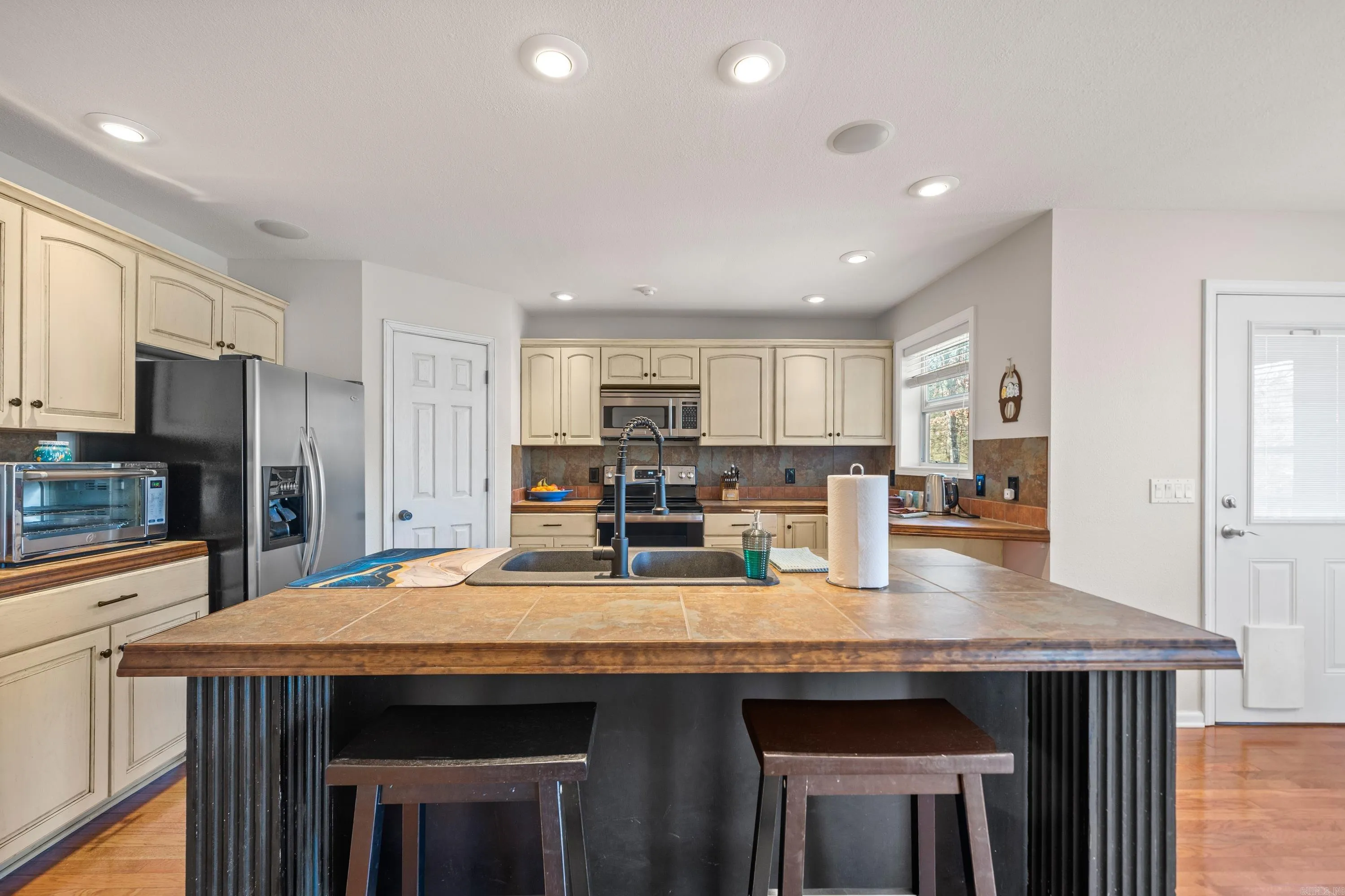 Property at 114  Bellaire - Image 14