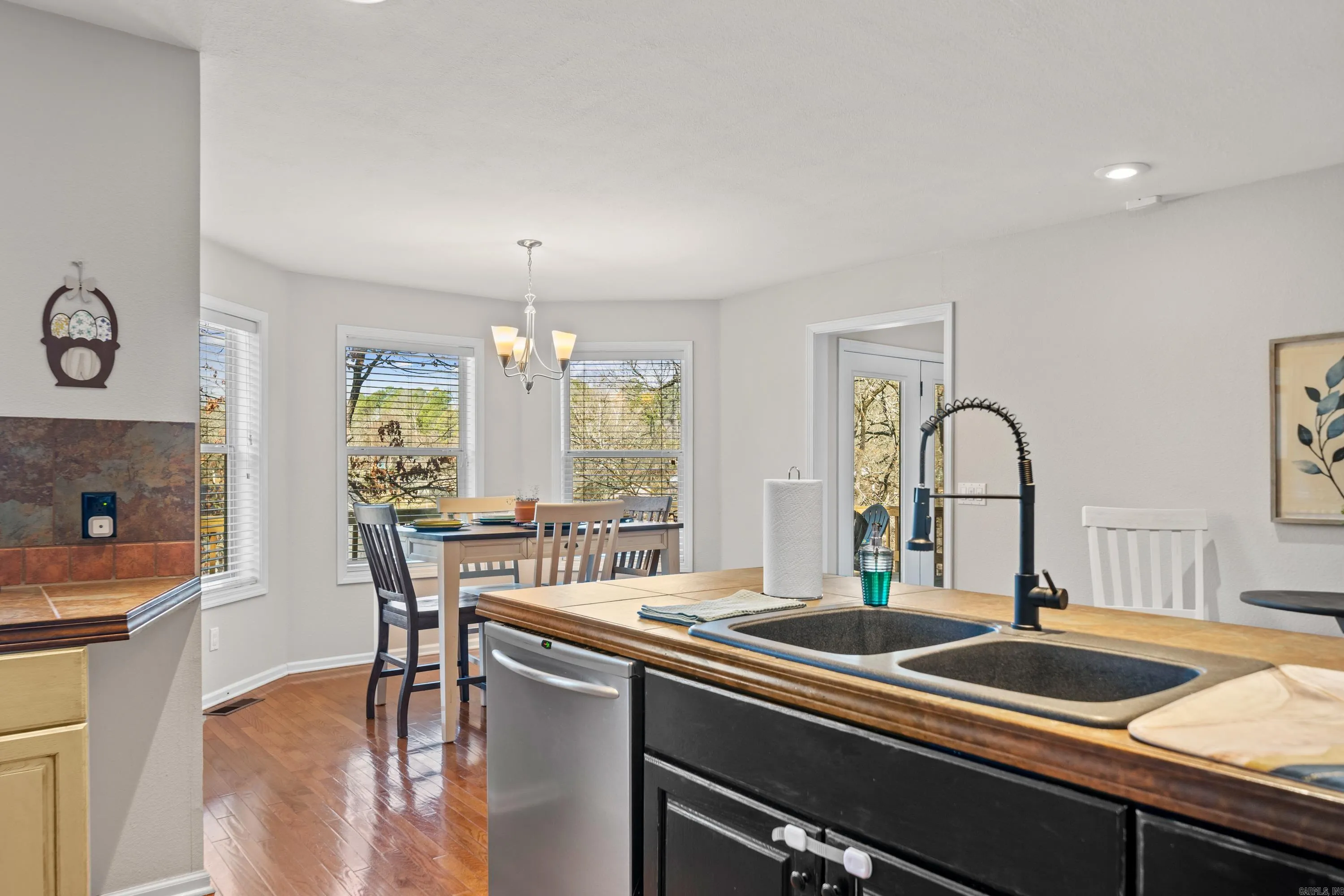 Property at 114  Bellaire - Image 15