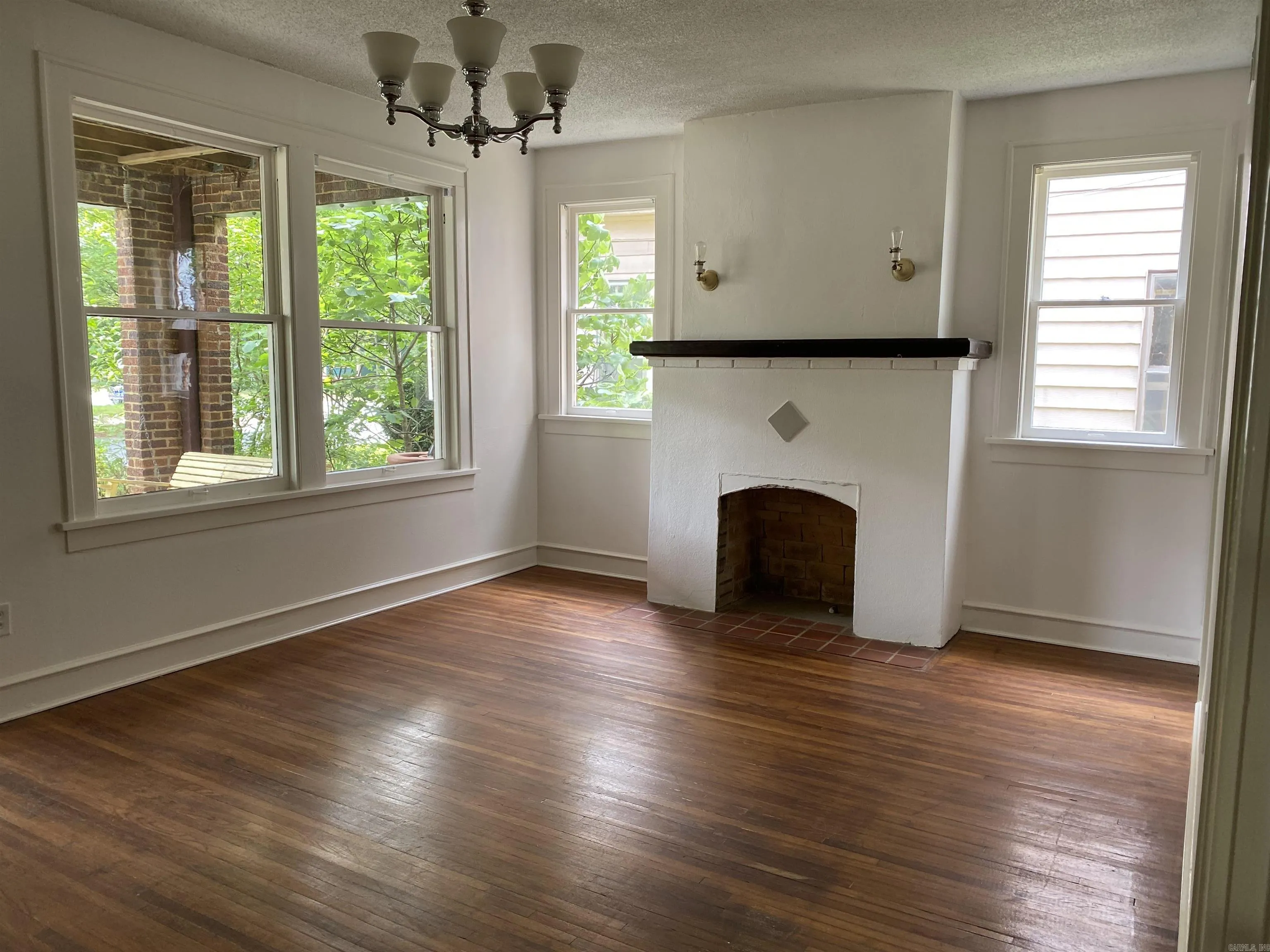 Property at 1620 S Gaines - Image 4