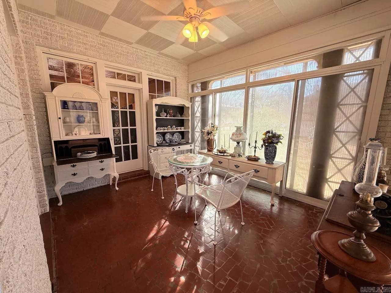 Property at 714 N Main - Image 27