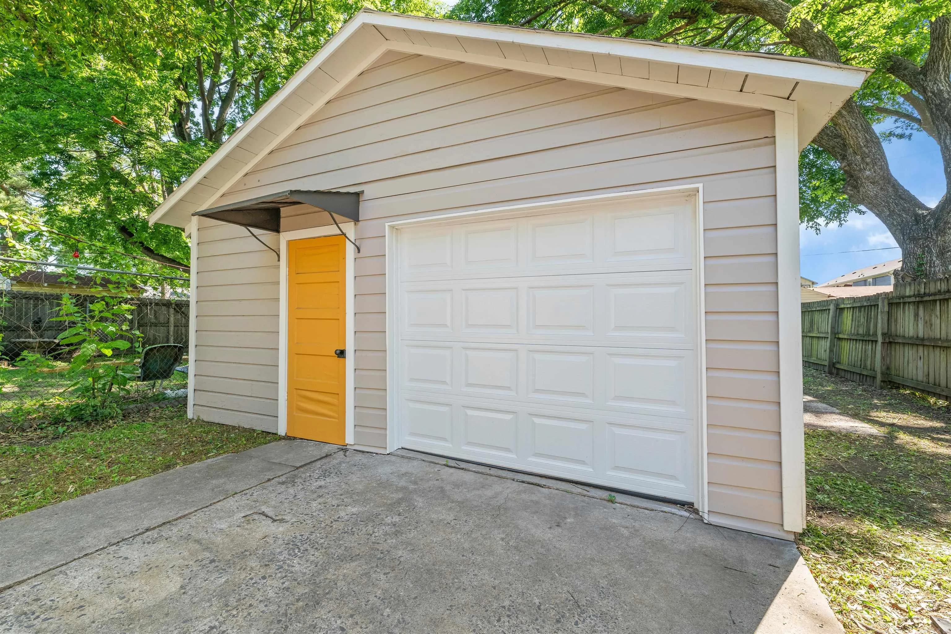 Property at 814  Orange - Image 31