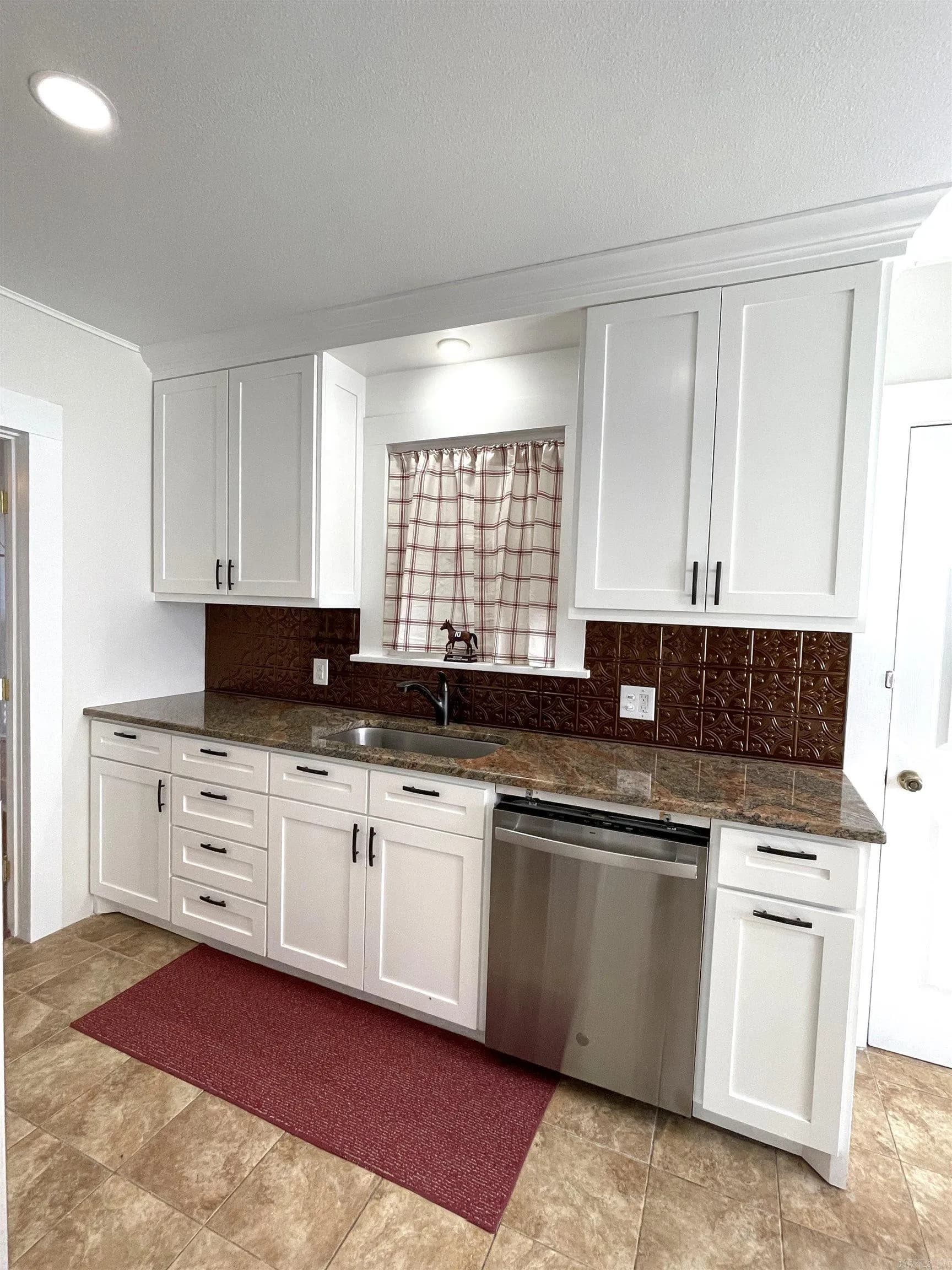 Property at 306  Henderson - Image 9