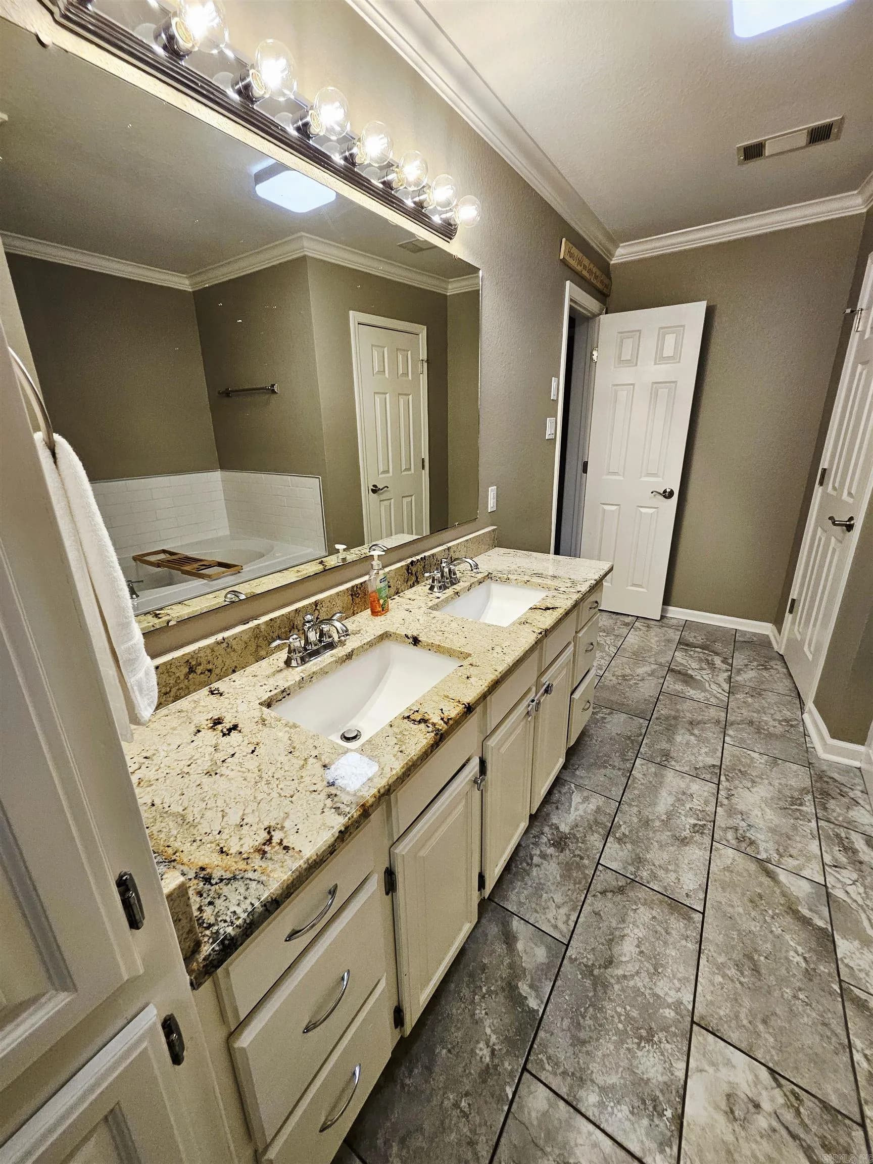 Property at 460  Louise - Image 12