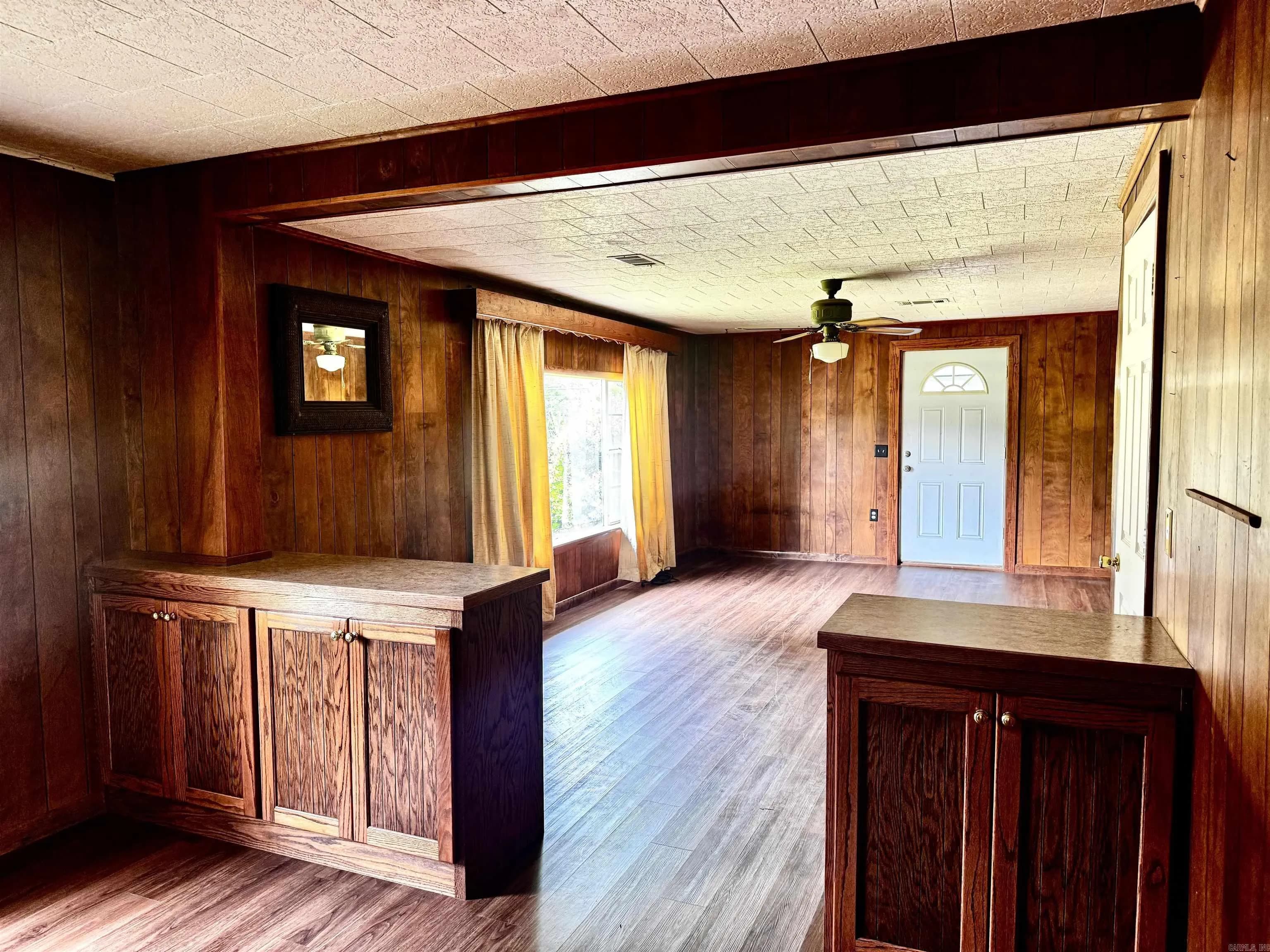 Property at 517 E Elm - Image 9