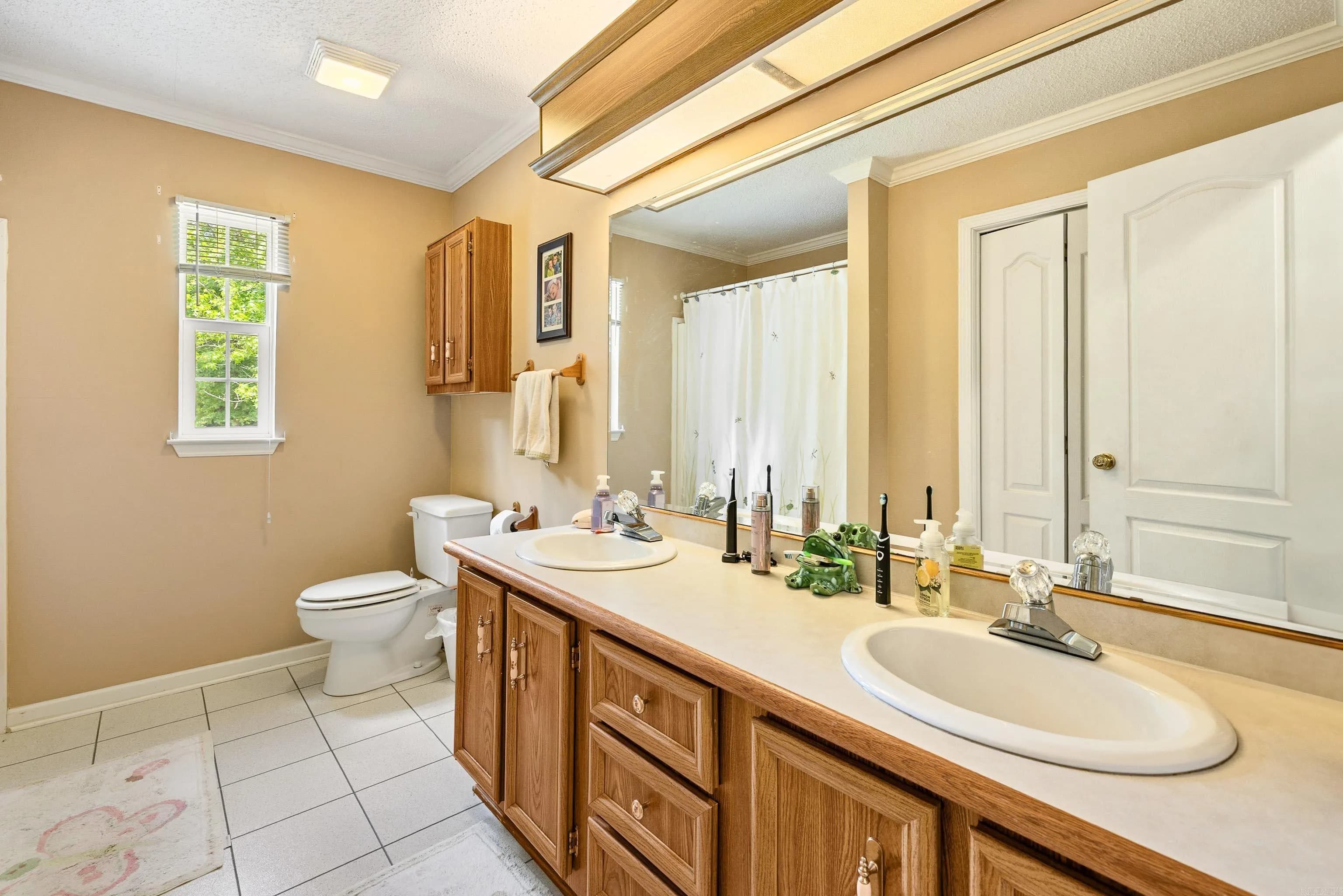 Property at 286  Houpt - Image 30