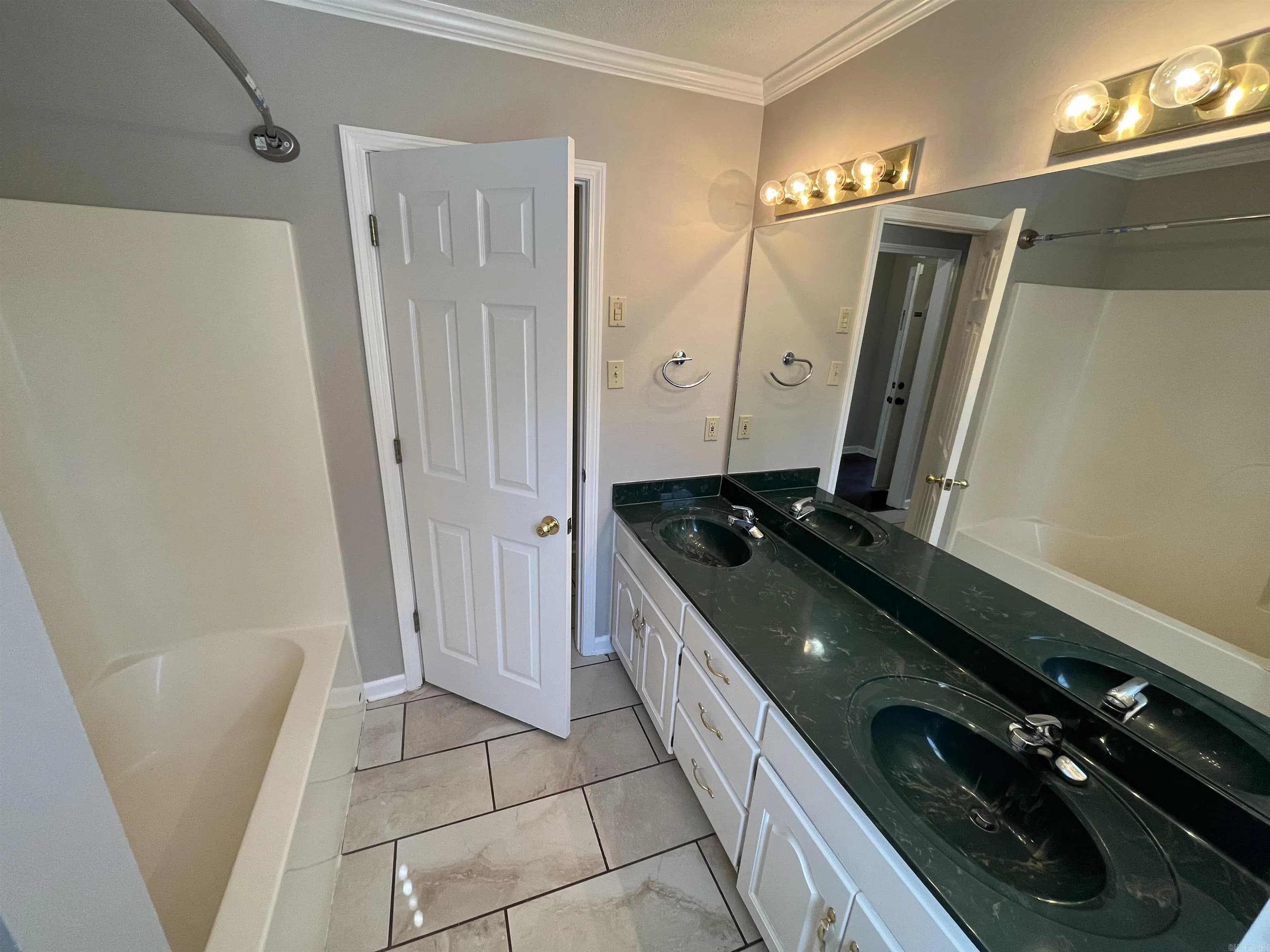 Property at 28  Hillsboro - Image 25