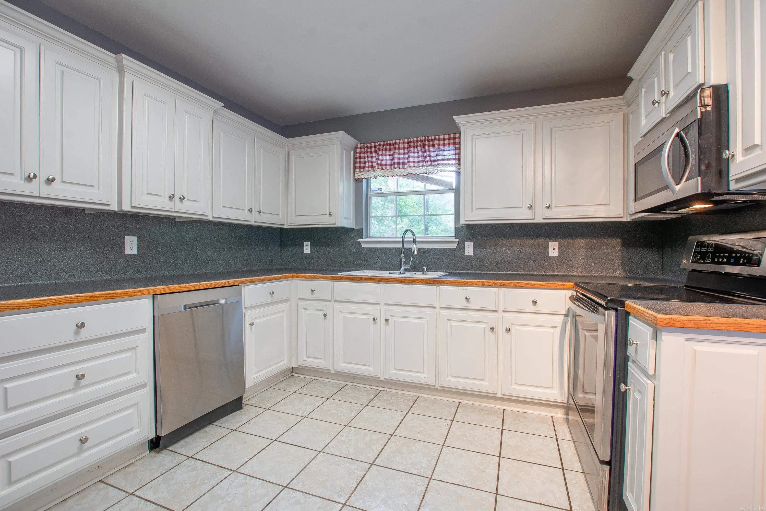 Property at 2109  Stoney creek - Image 24