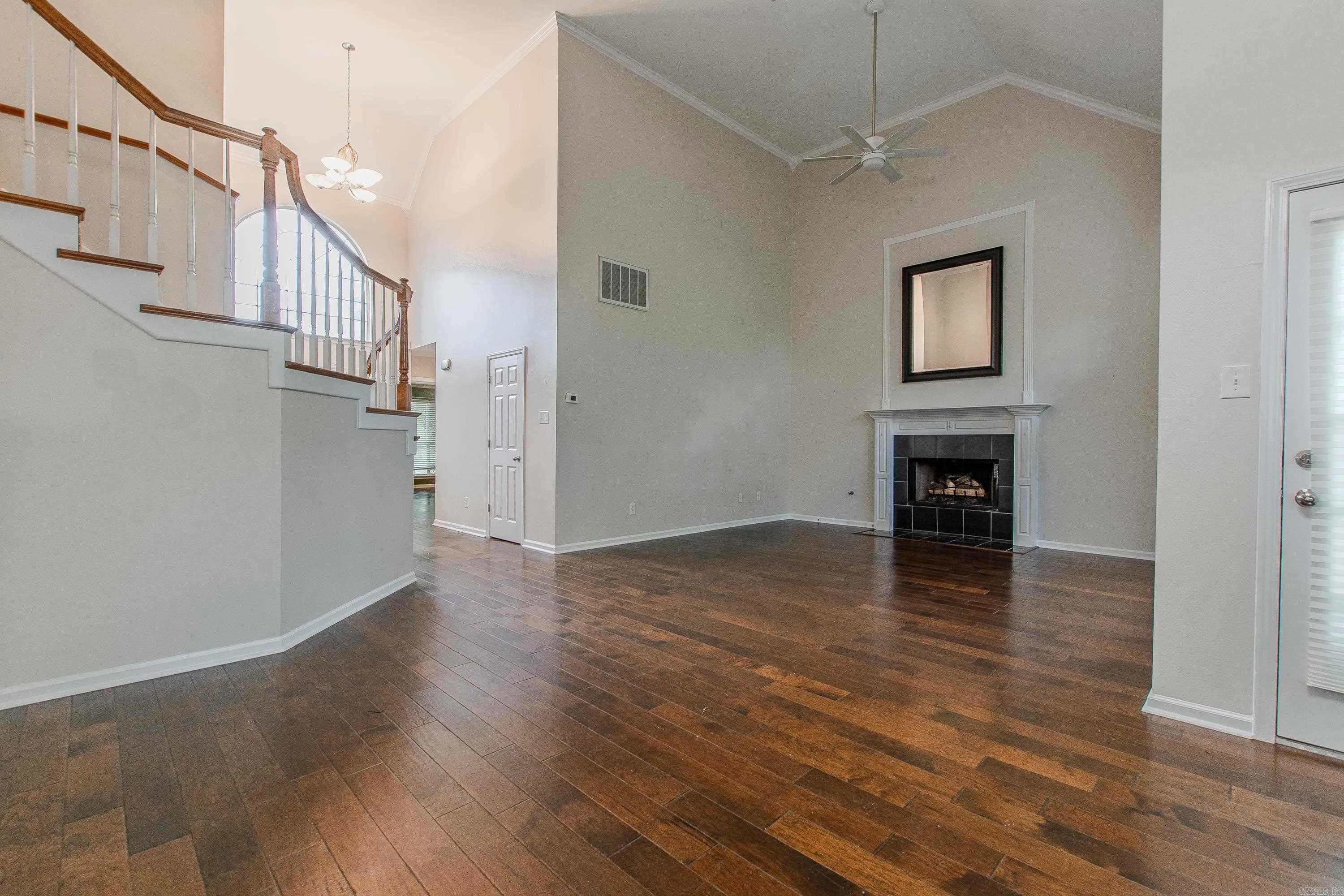 Property at 2109  Stoney creek - Image 17