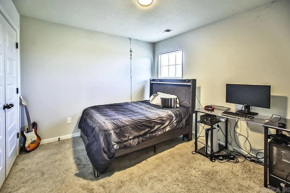 Property at 633  Robinson - Image 31