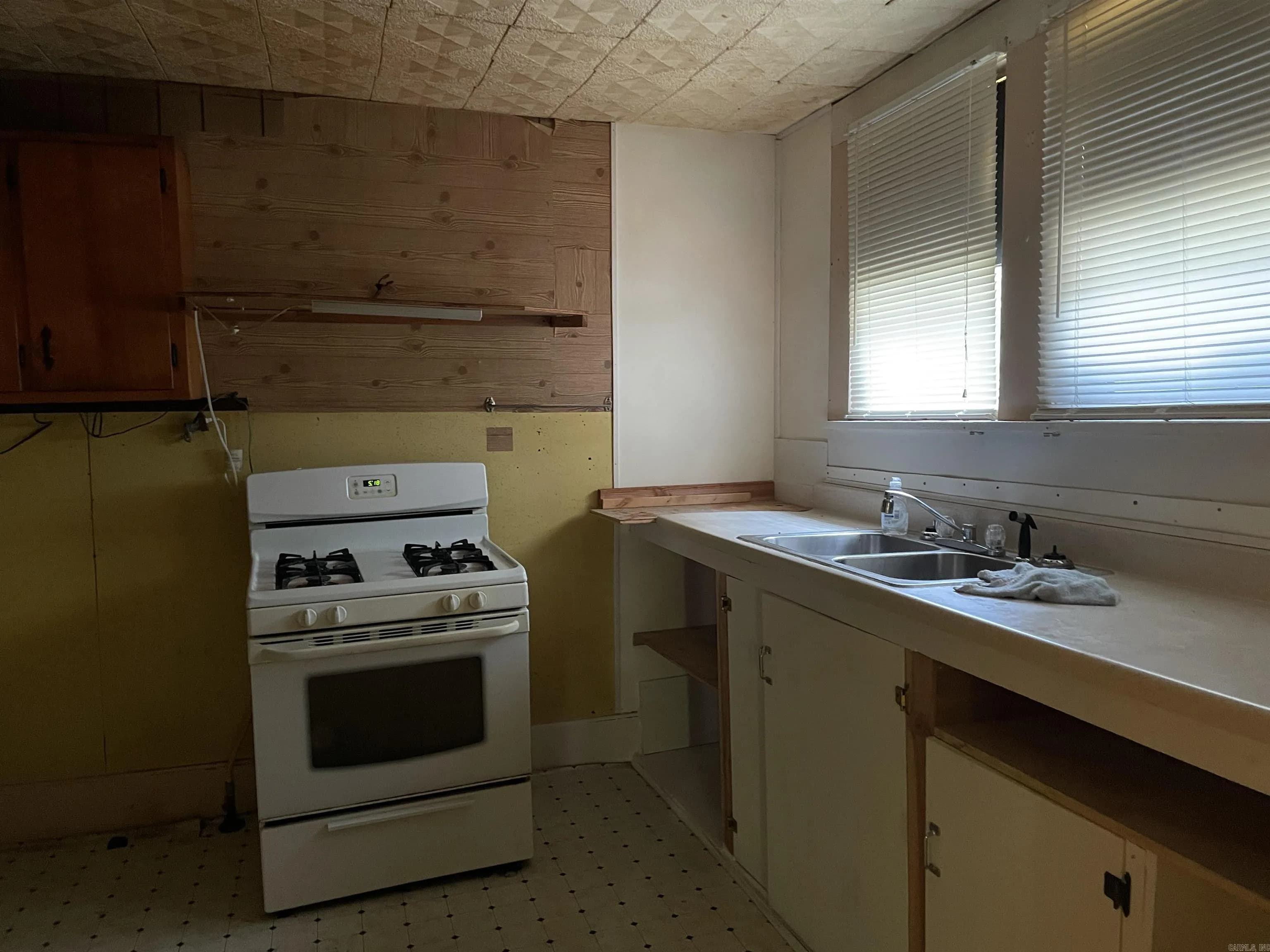 Property at 626  Mahony - Image 7