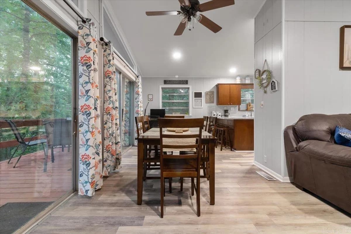 Property at 94  Arias - Image 10