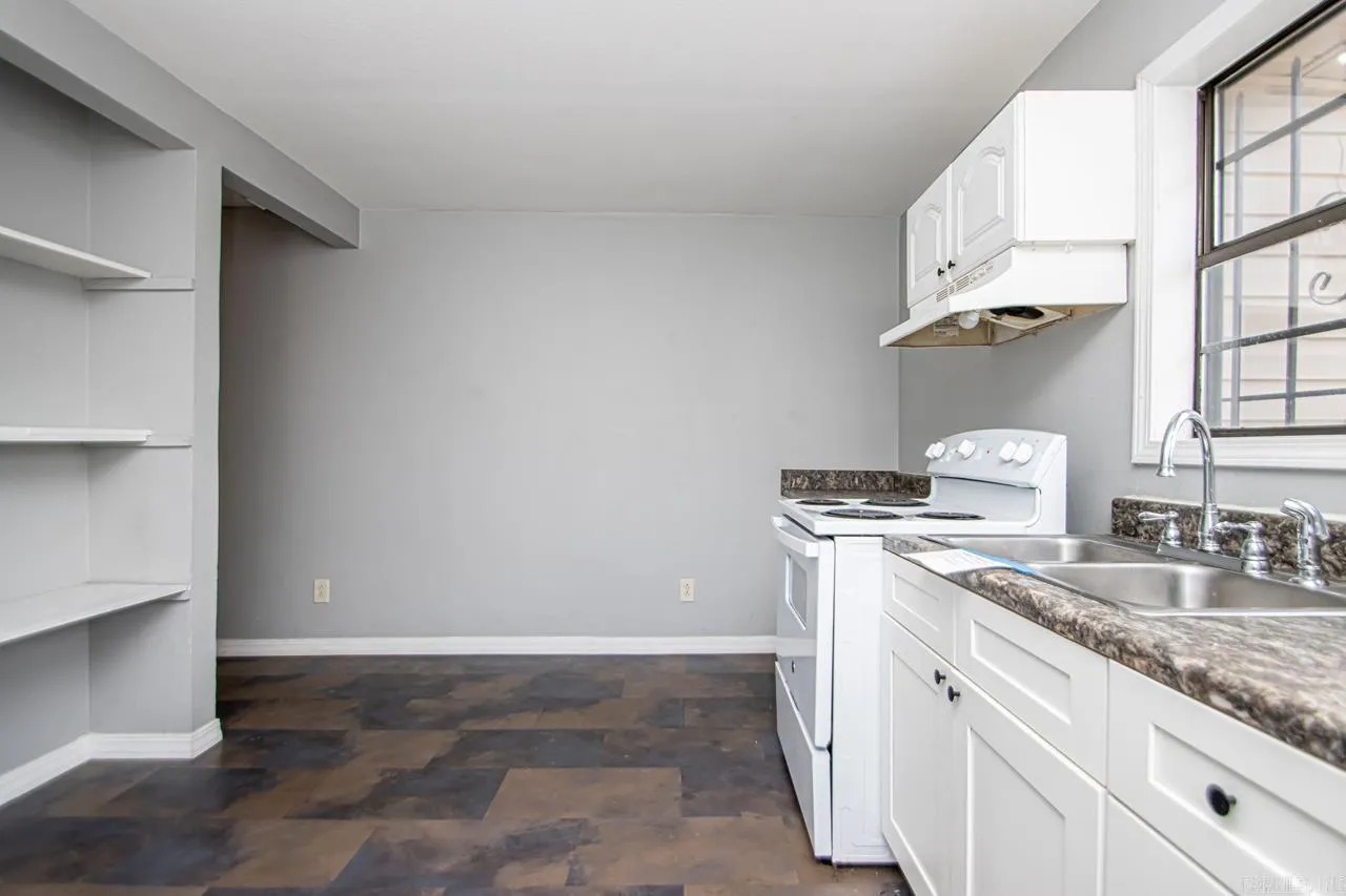 Property at 4704 E Broadway - Image 49