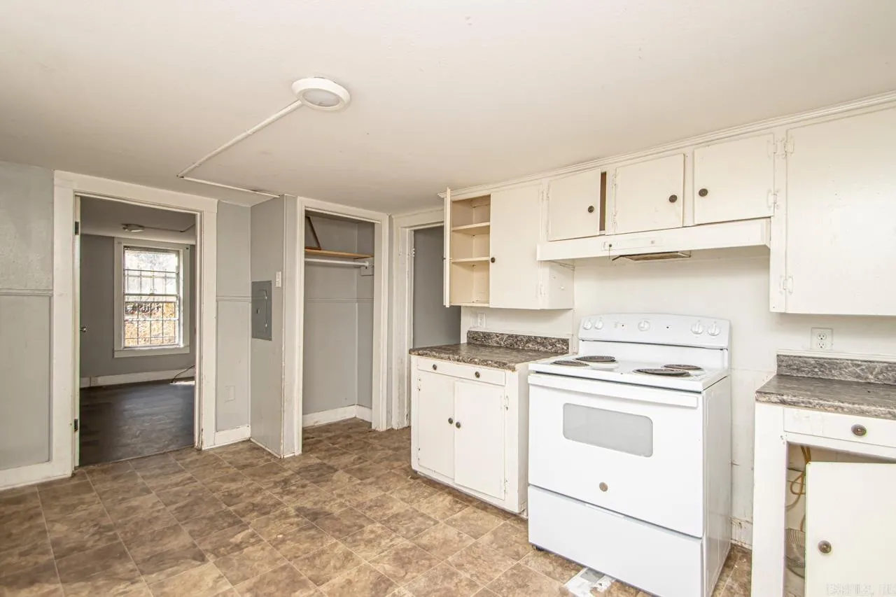 Property at 4704 E Broadway - Image 32