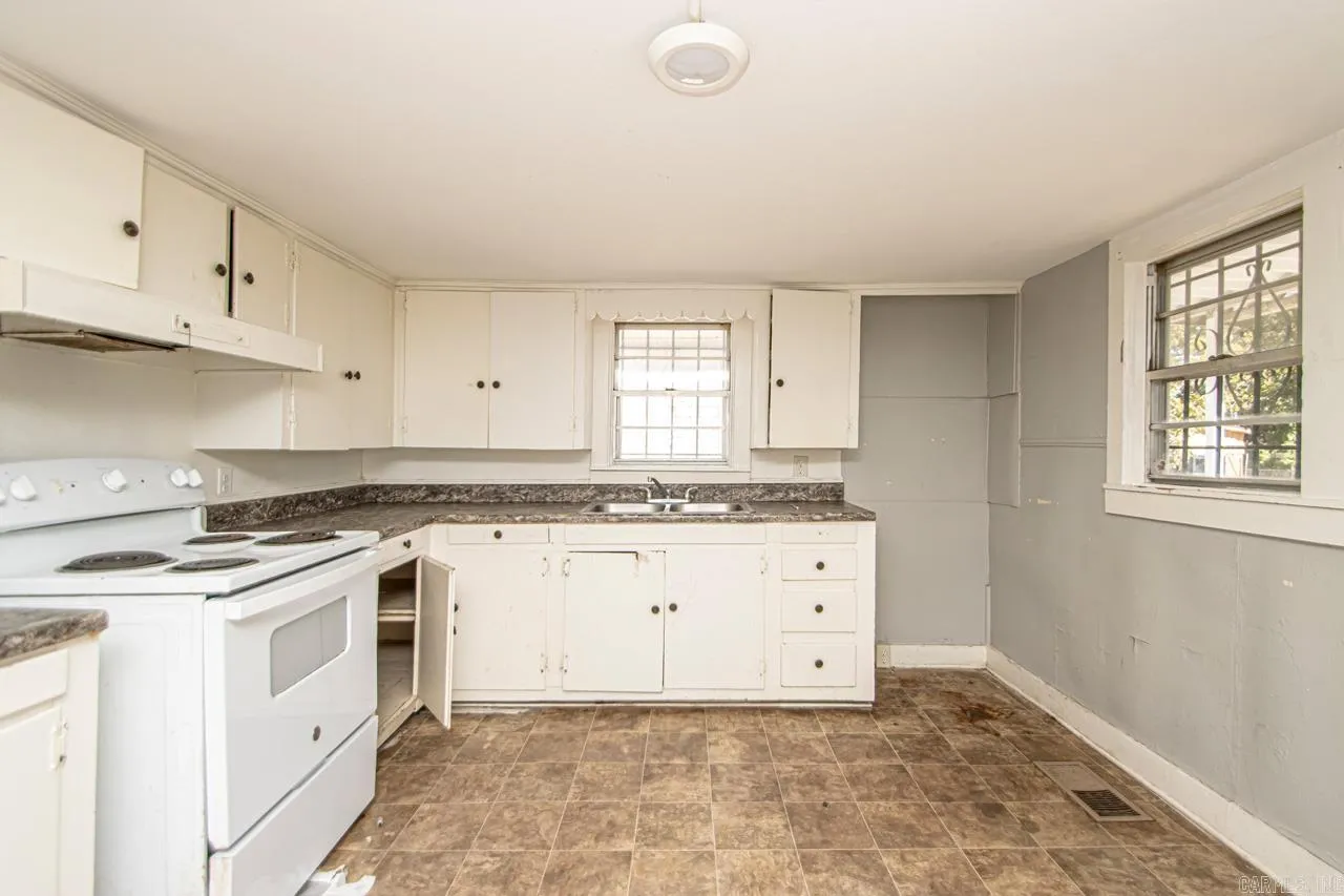 Property at 4704 E Broadway - Image 31