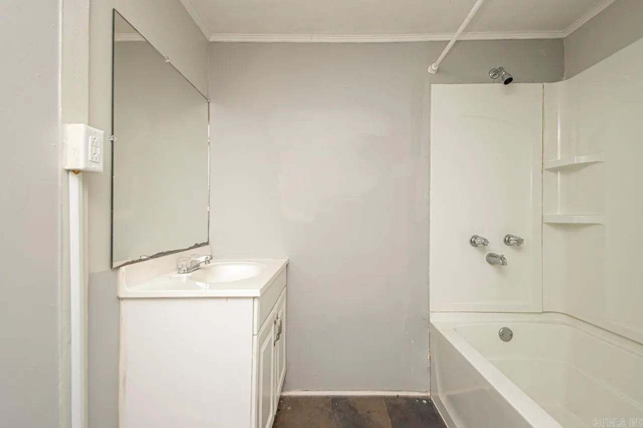 Property at 4704 E Broadway - Image 18