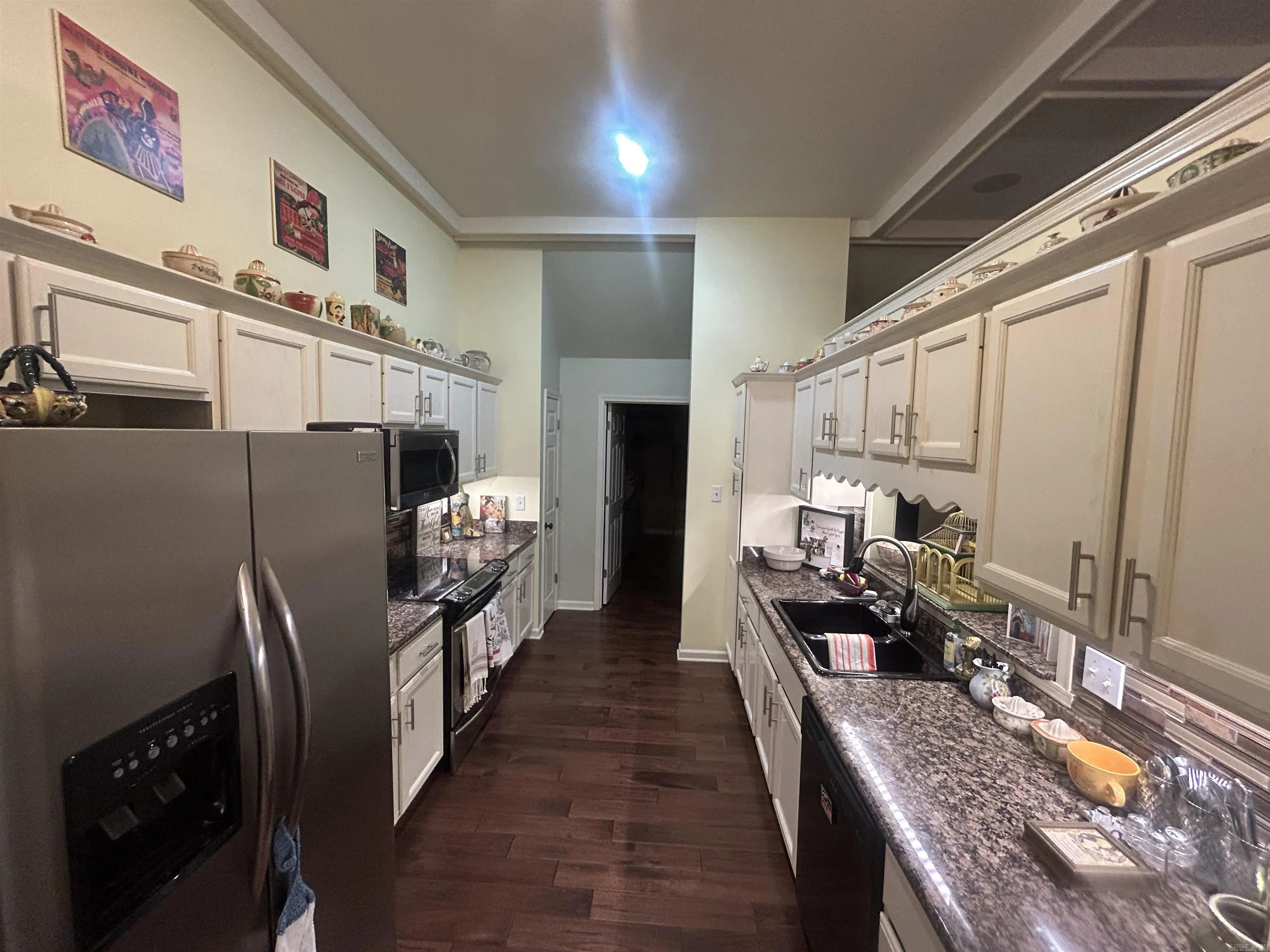 Property at 412  Country squire - Image 12