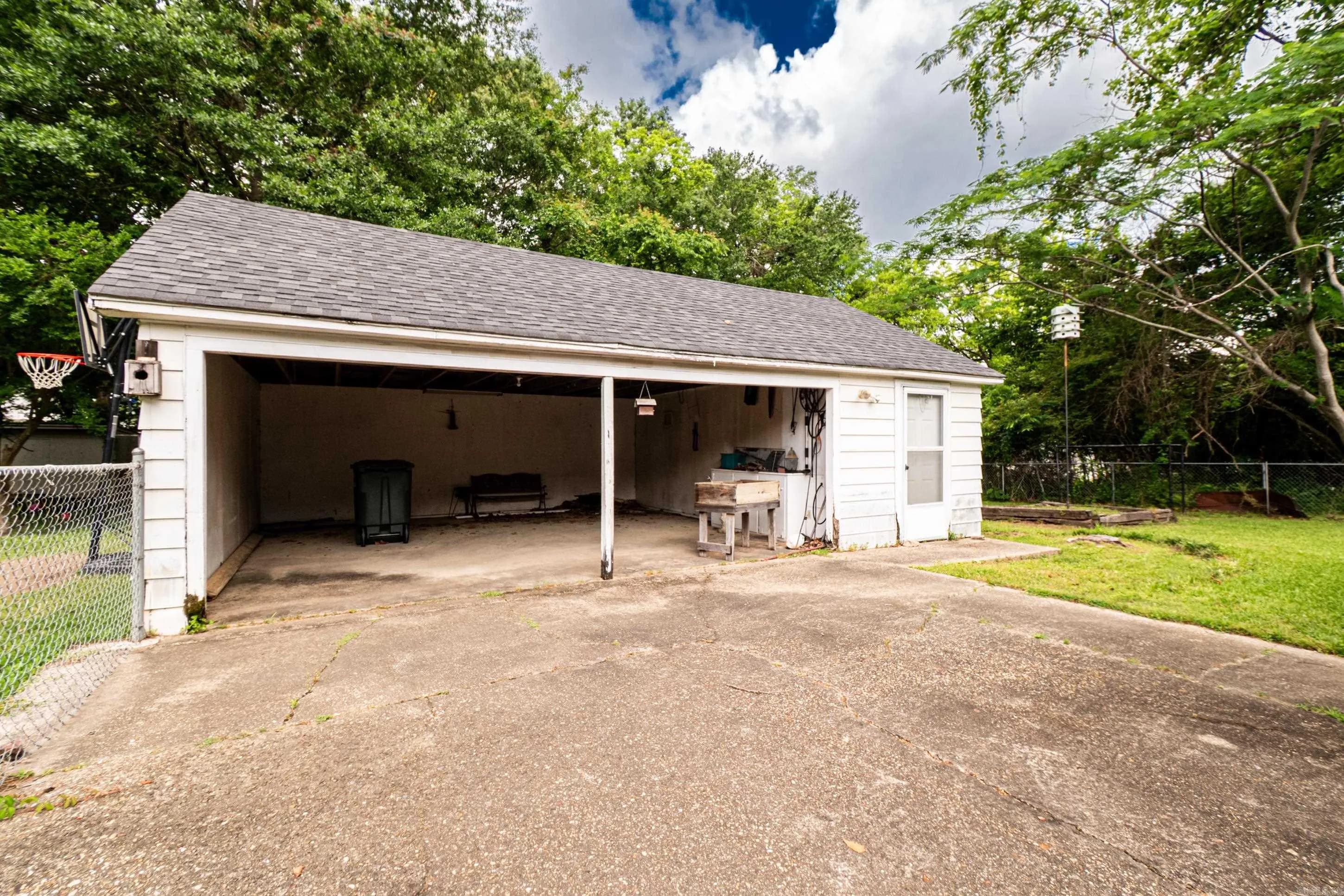 Property at 316 S Gabbert st - Image 4