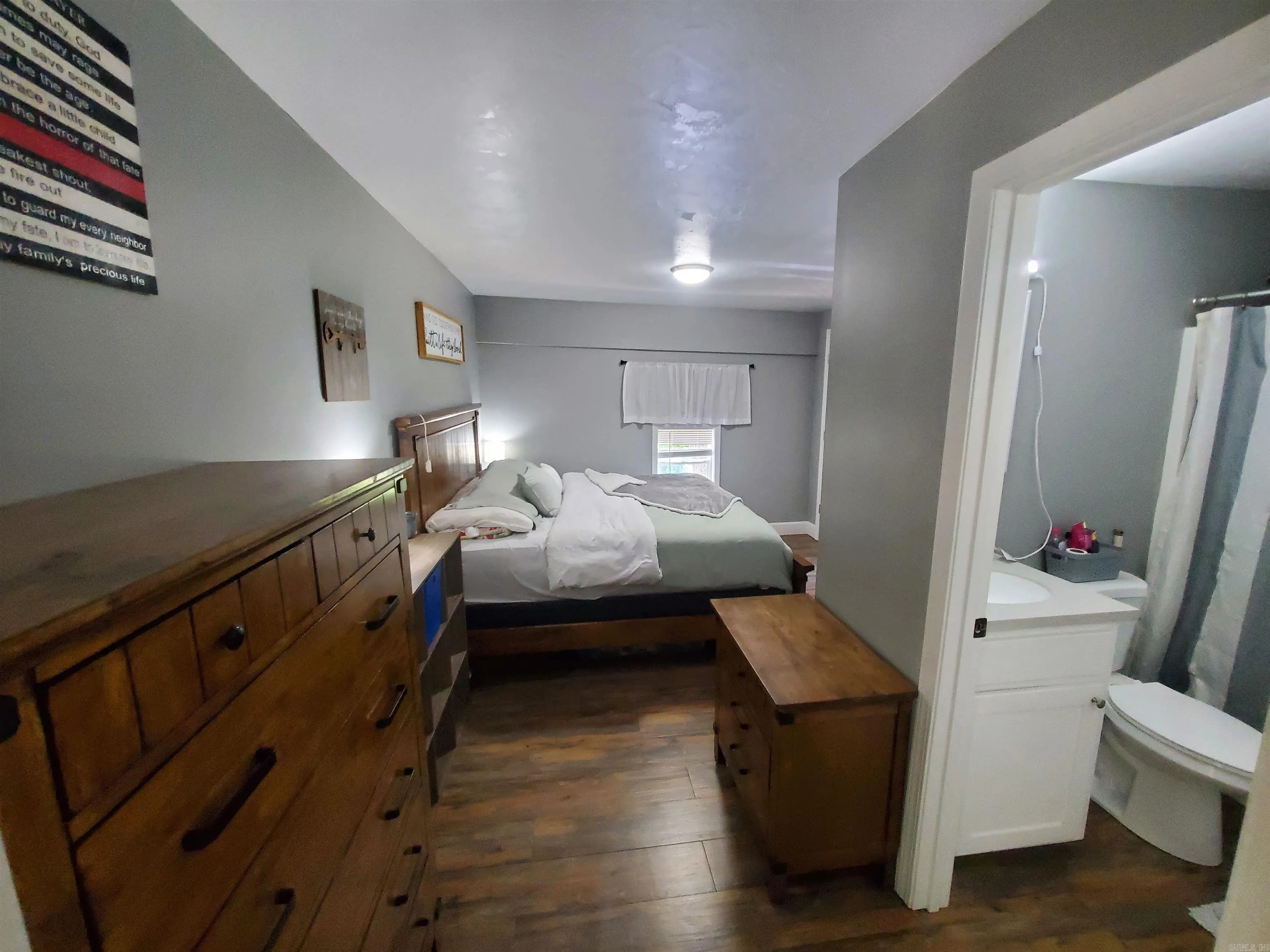 Property at 690  Redwood - Image 25