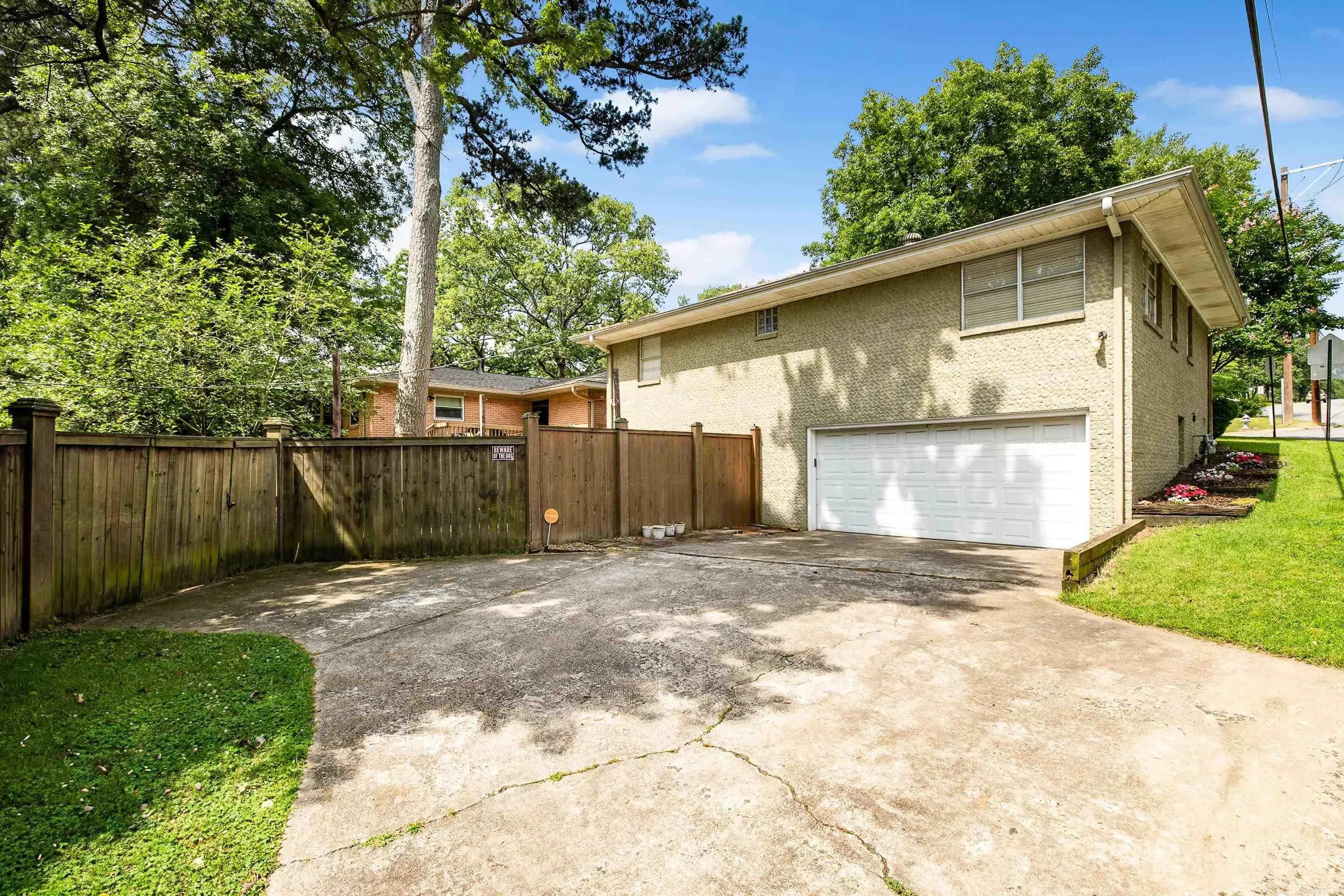Property at 821  Mcadoo - Image 12