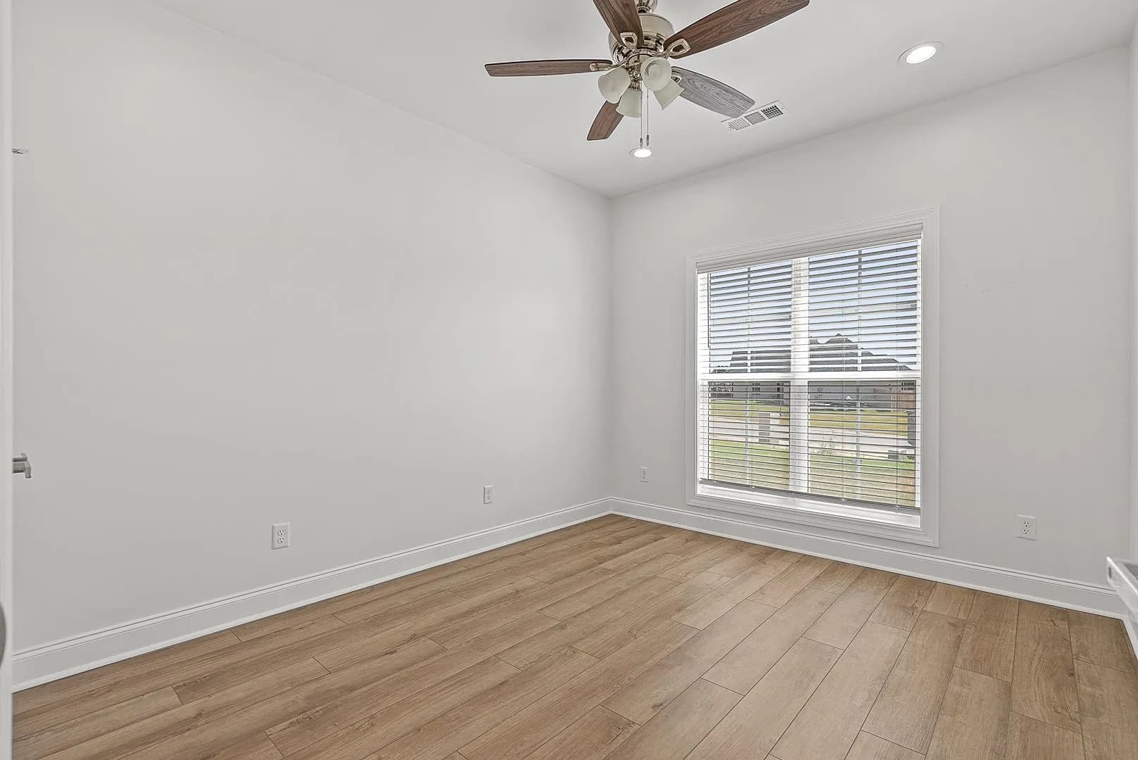 Property at 113  Clearwater - Image 27