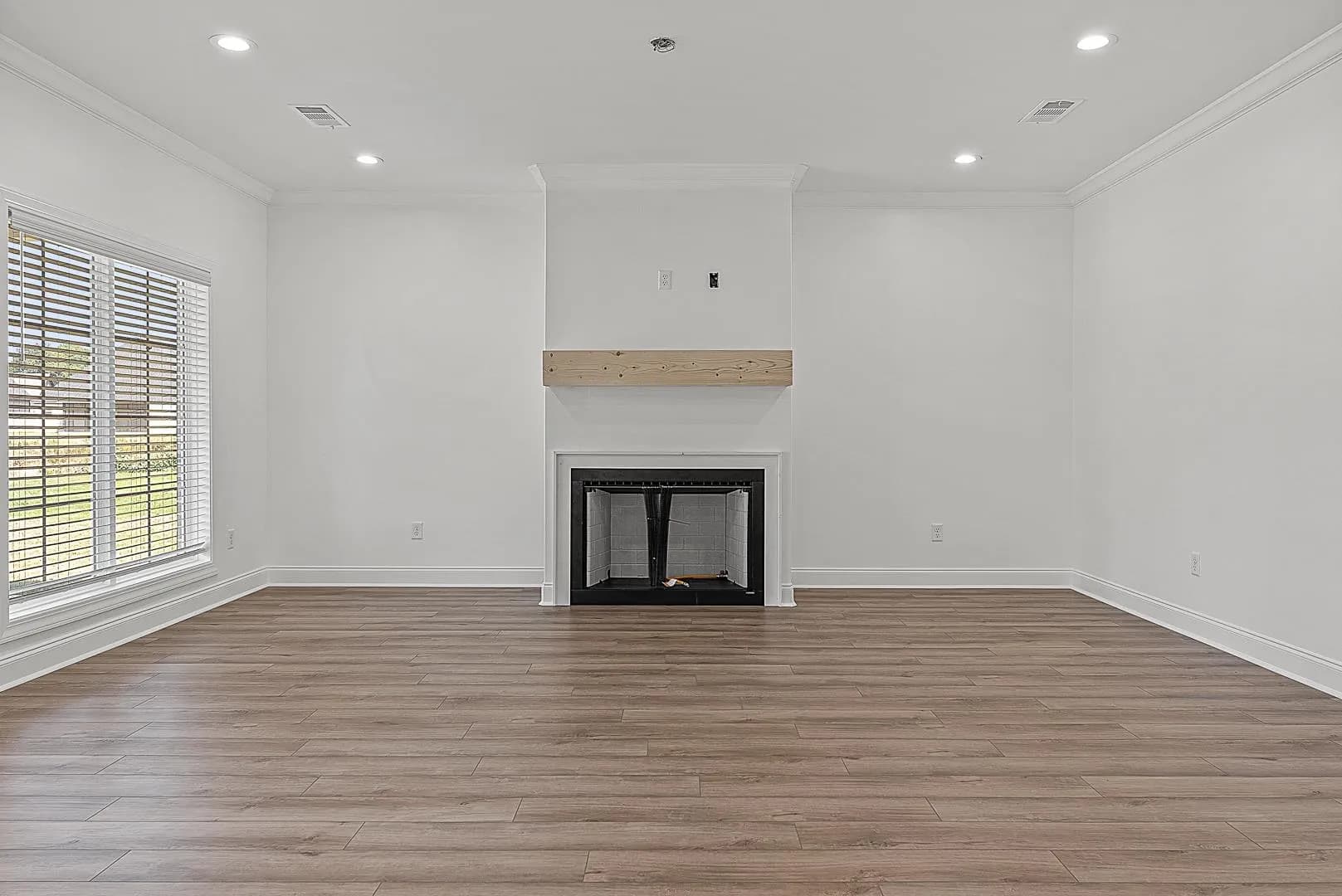 Property at 113  Clearwater - Image 7