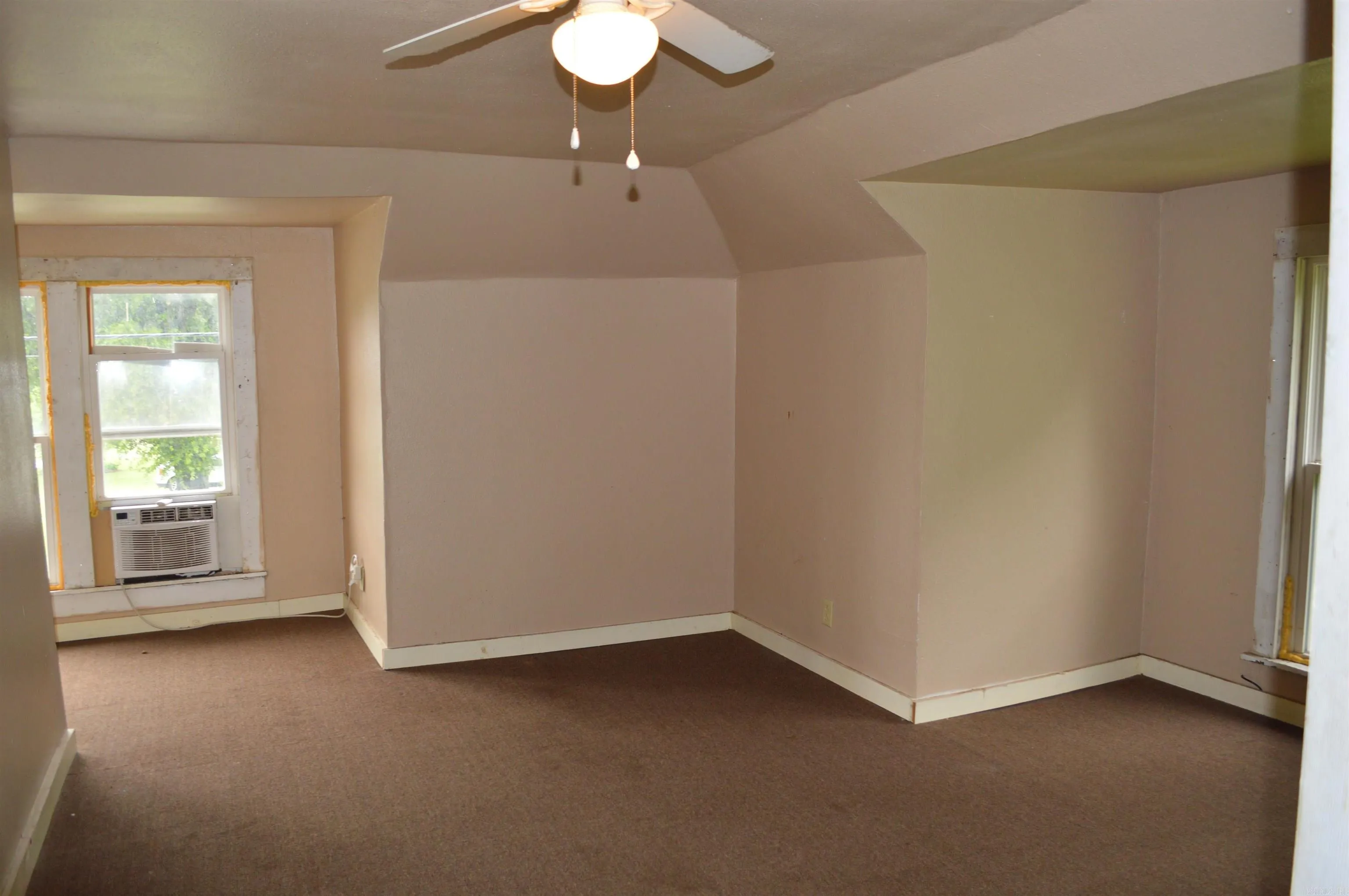 Property at 300 N Cole - Image 14