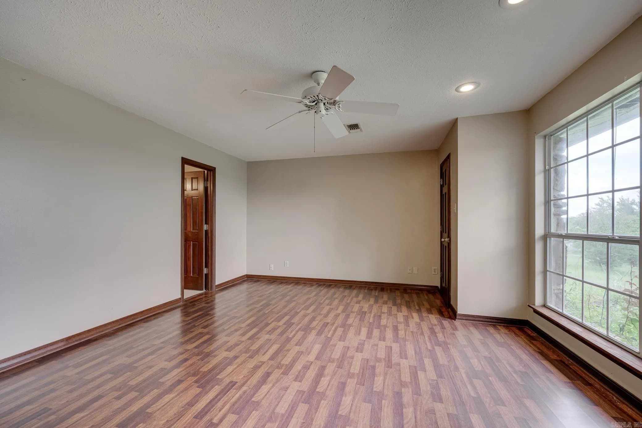 Property at 262  Elliott - Image 19