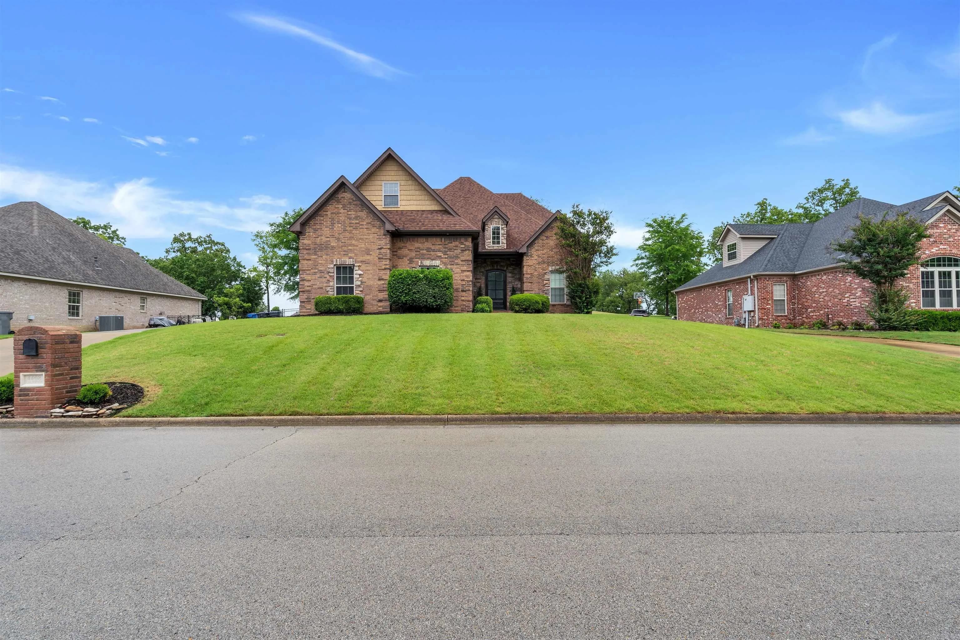 Property at 4408  Lochmoor - Image 2