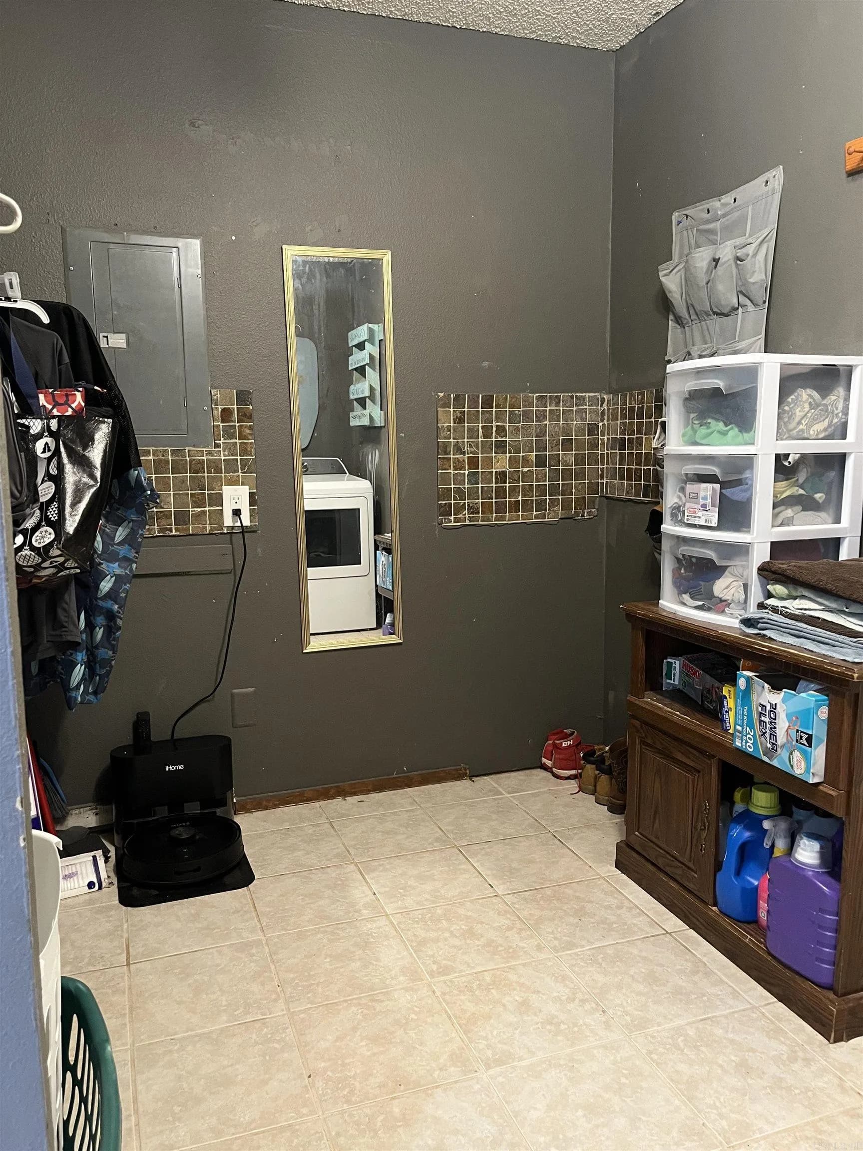 Property at 911  Apple - Image 12