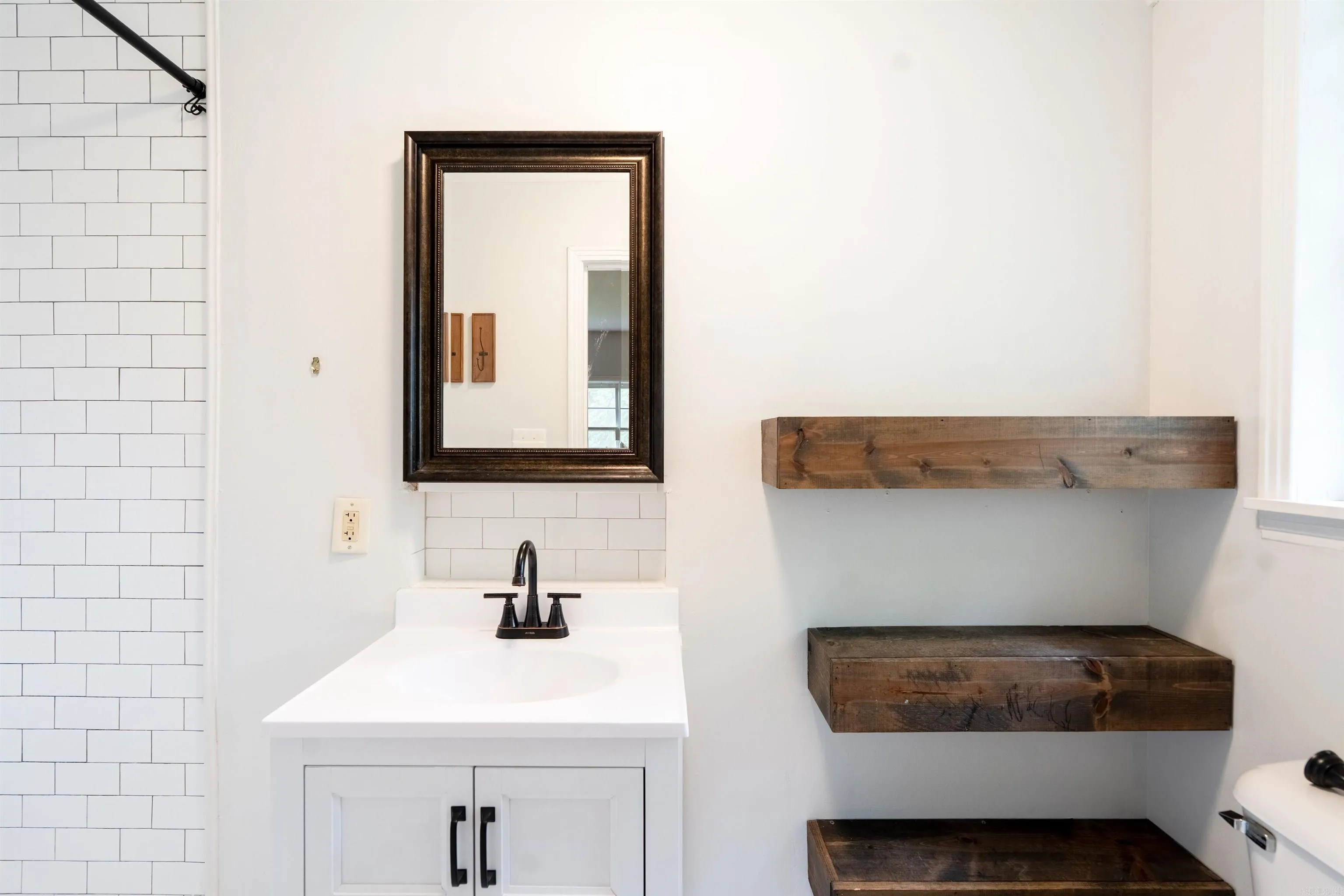 Property at 824  Sunnyhill - Image 18