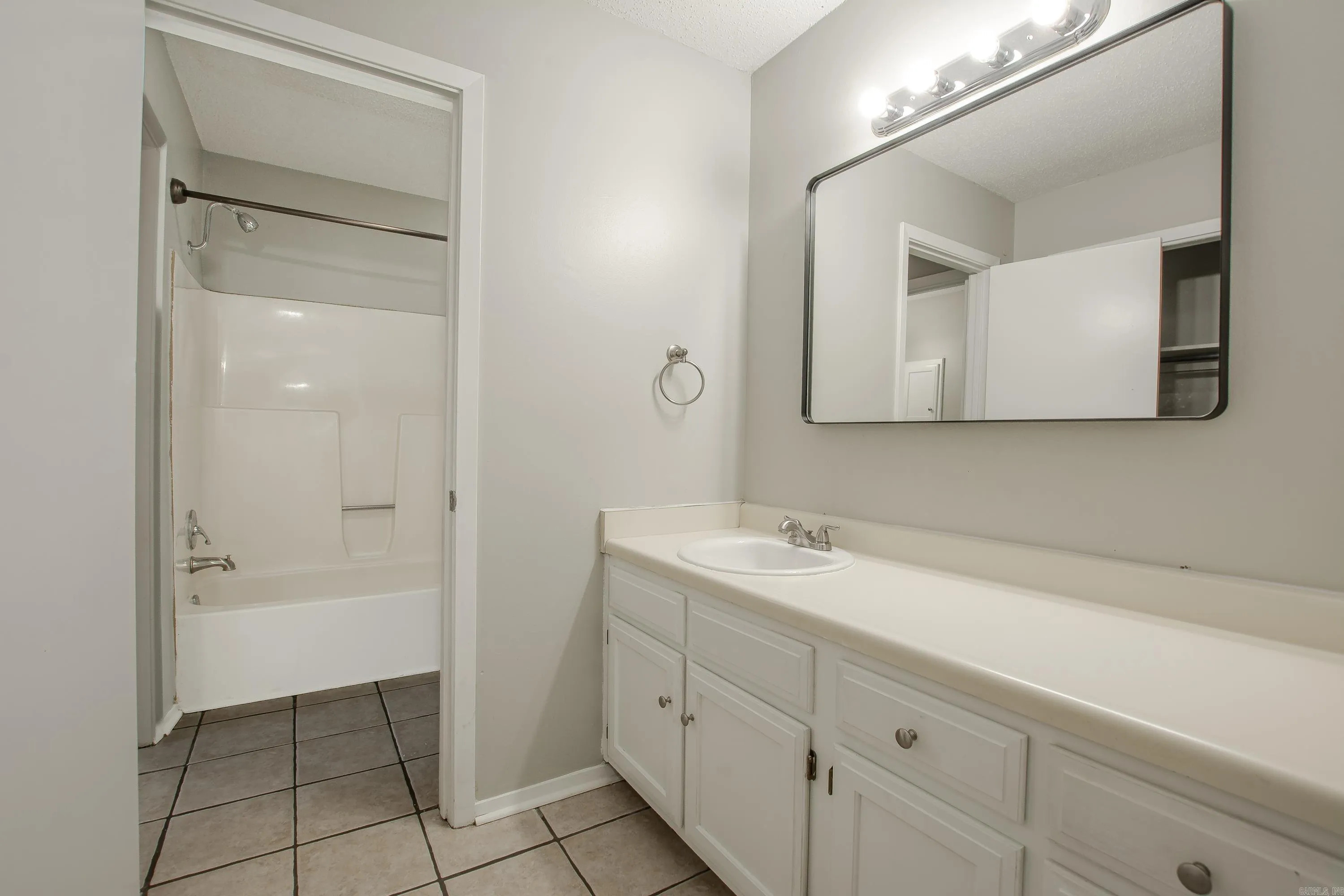 Property at 200  Pine forest, F3 - Image 25