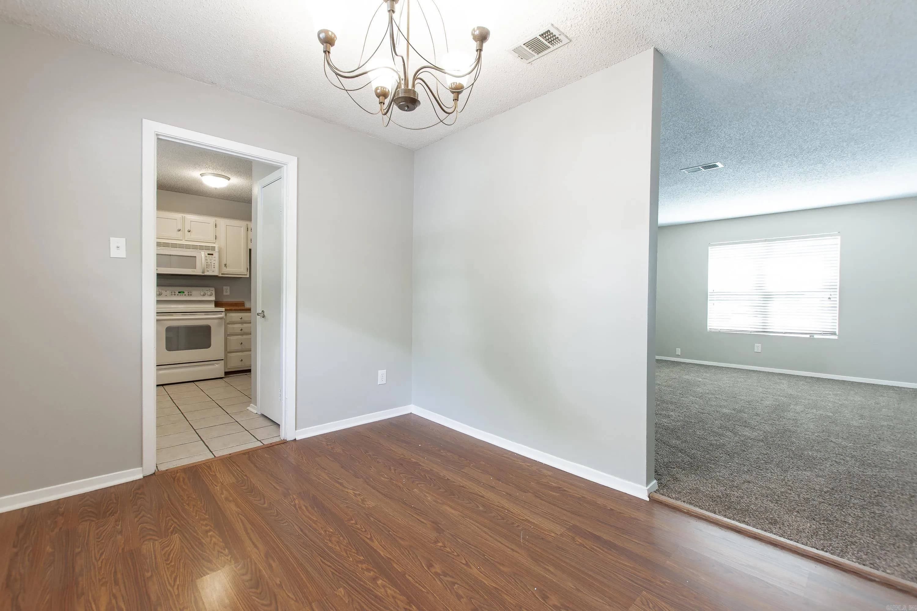 Property at 200  Pine forest, F3 - Image 11
