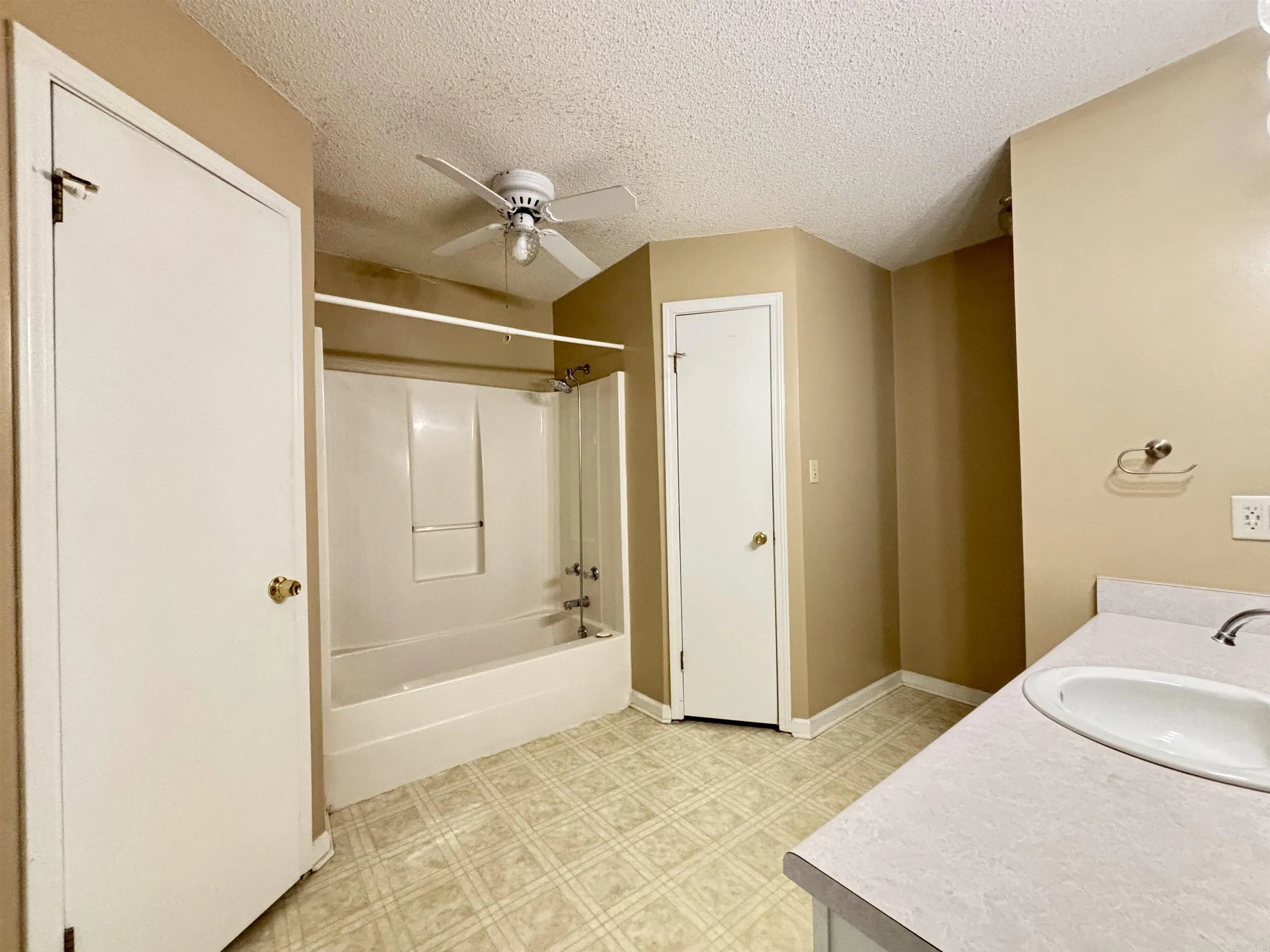 Property at 27  Silverleaf - Image 21