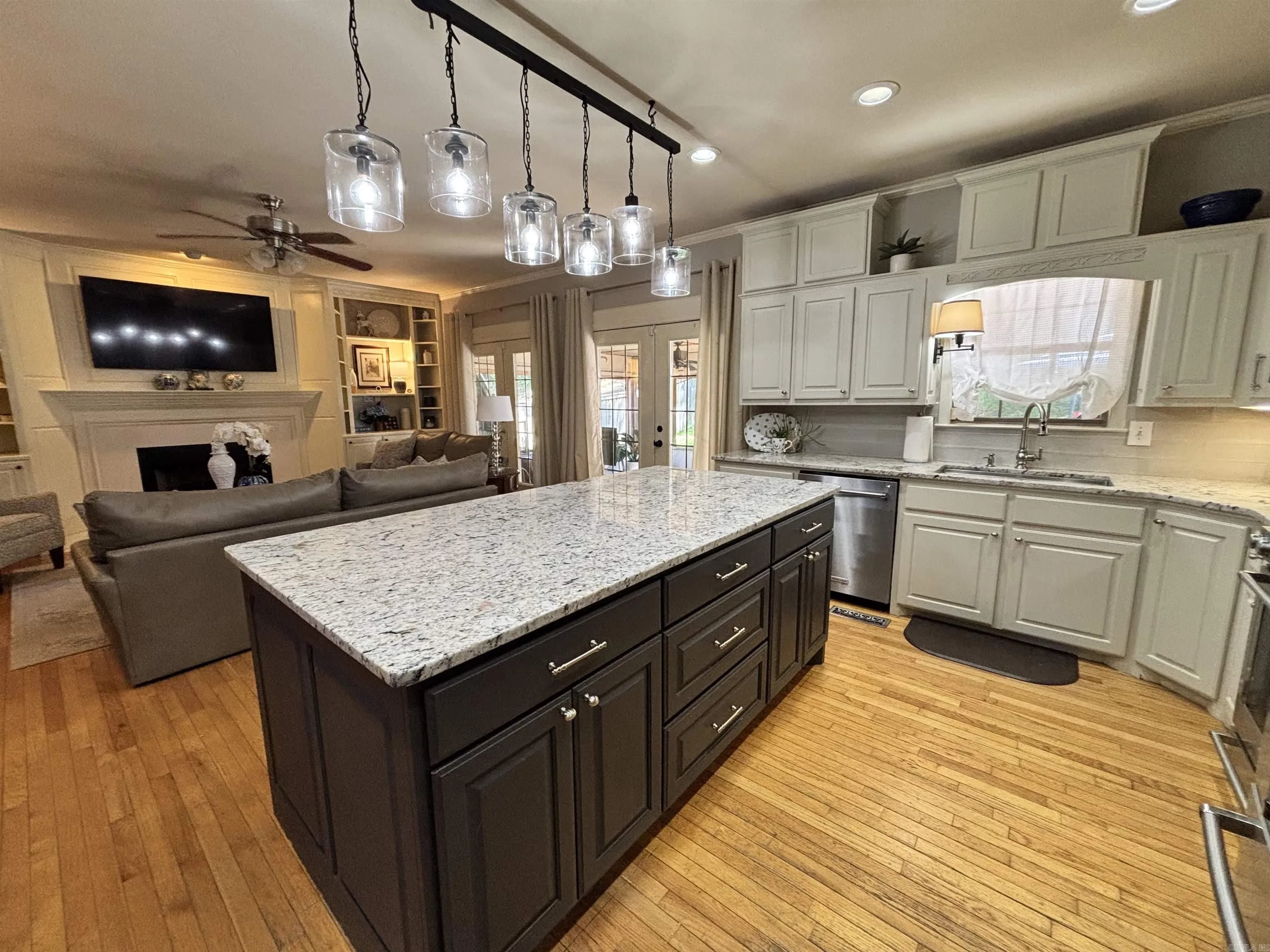 Property at 615  Miller - Image 10