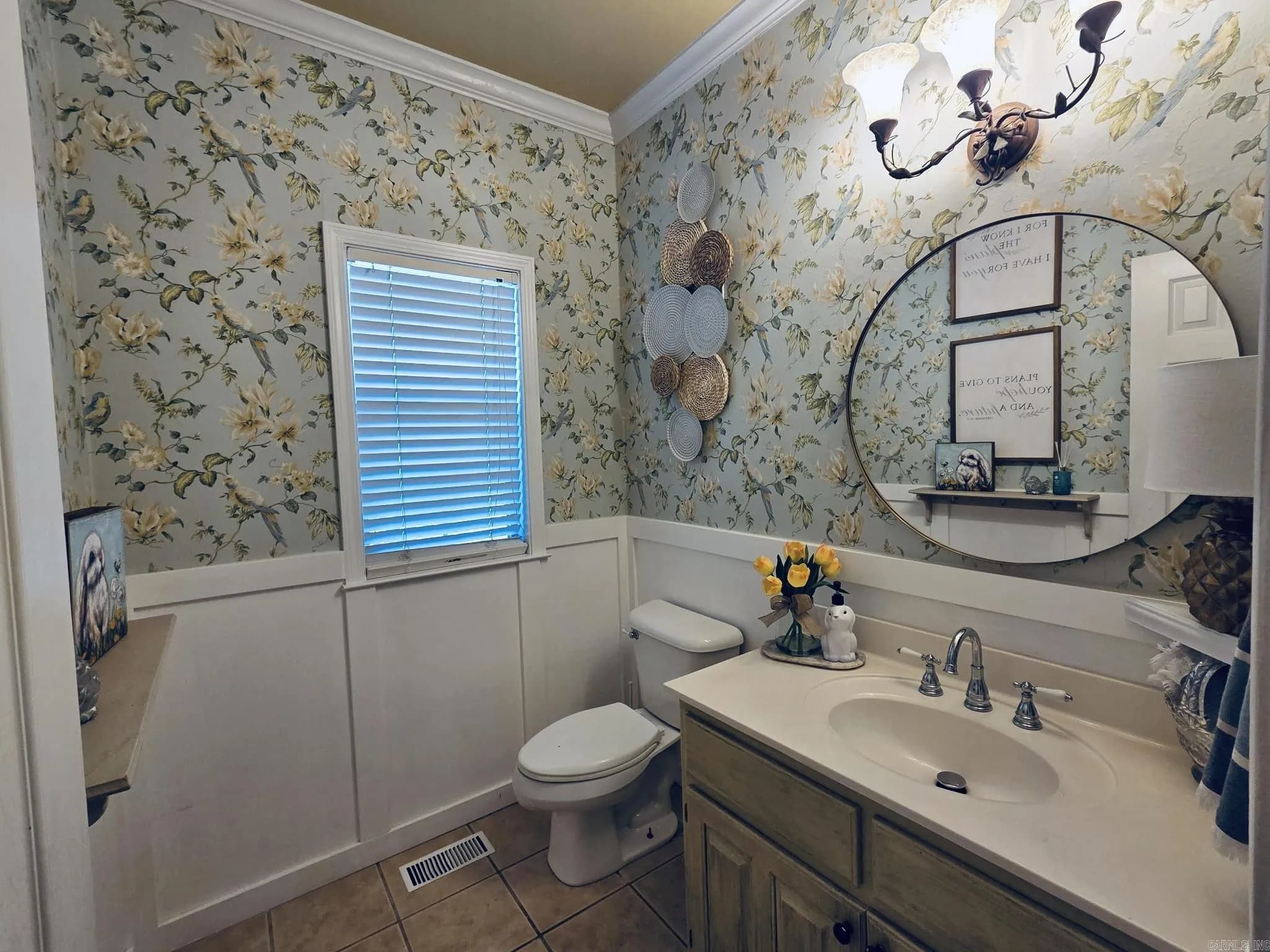 Property at 615  Miller - Image 16