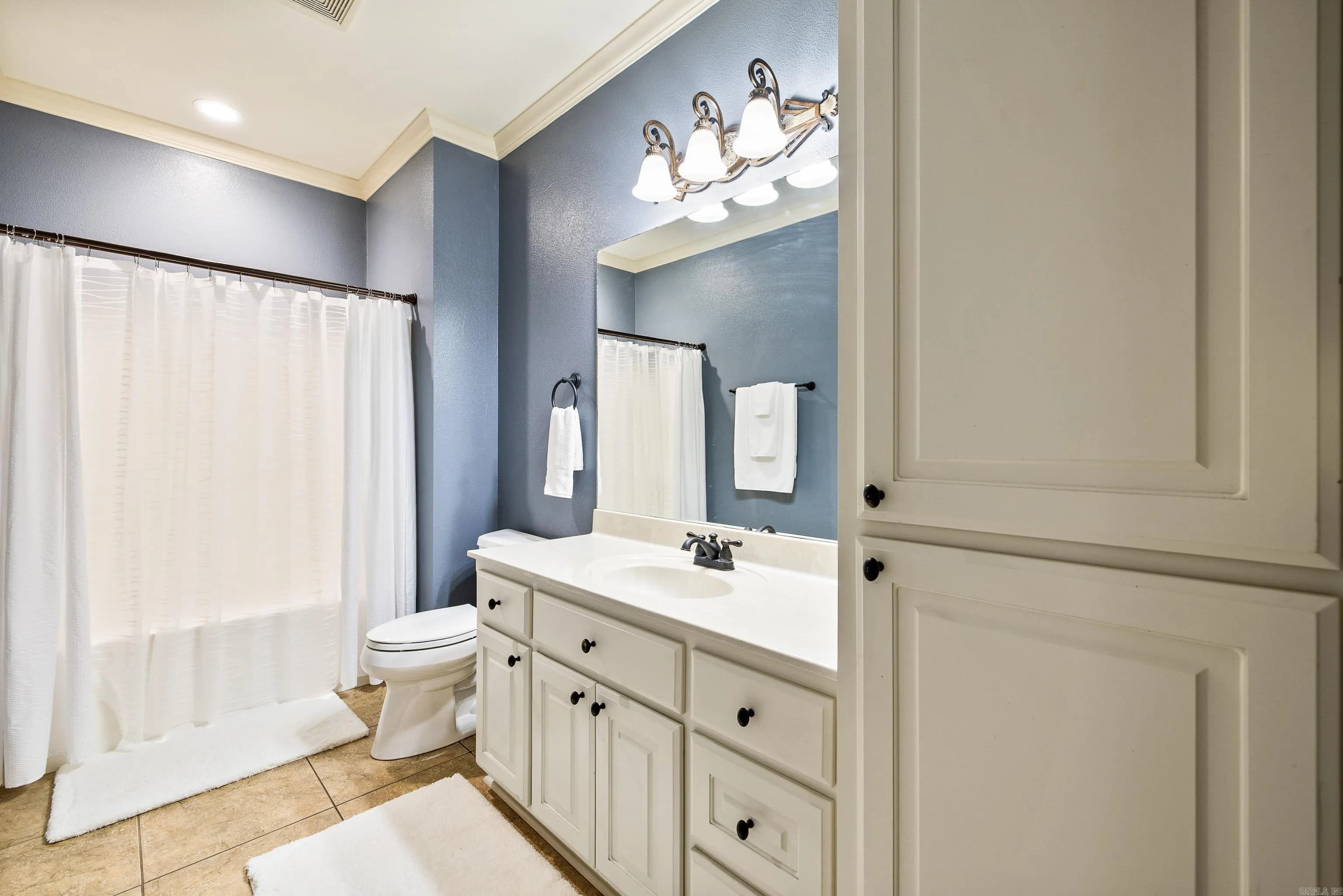 Property at 5410  Lexington - Image 40