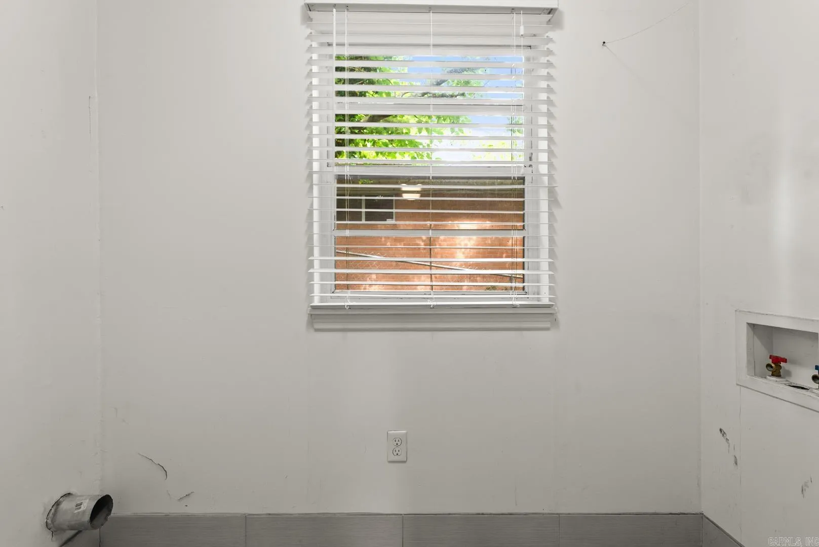 Property at 1118  Garland - Image 11