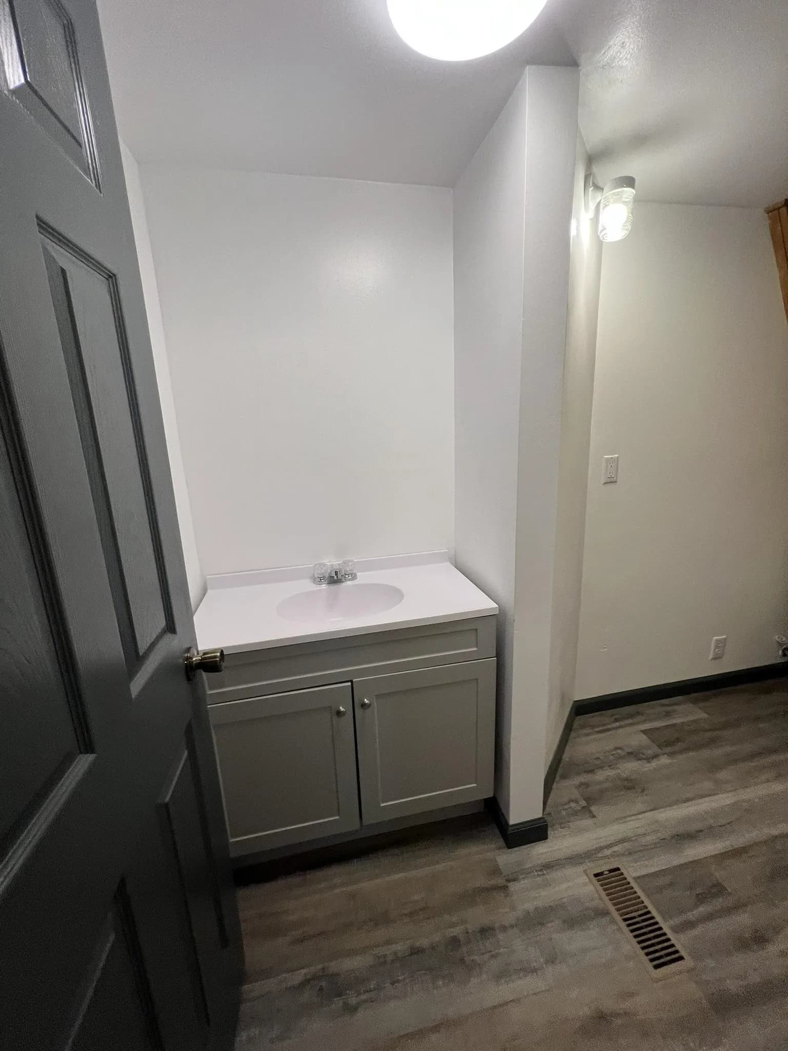 Property at 94  Circle - Image 11
